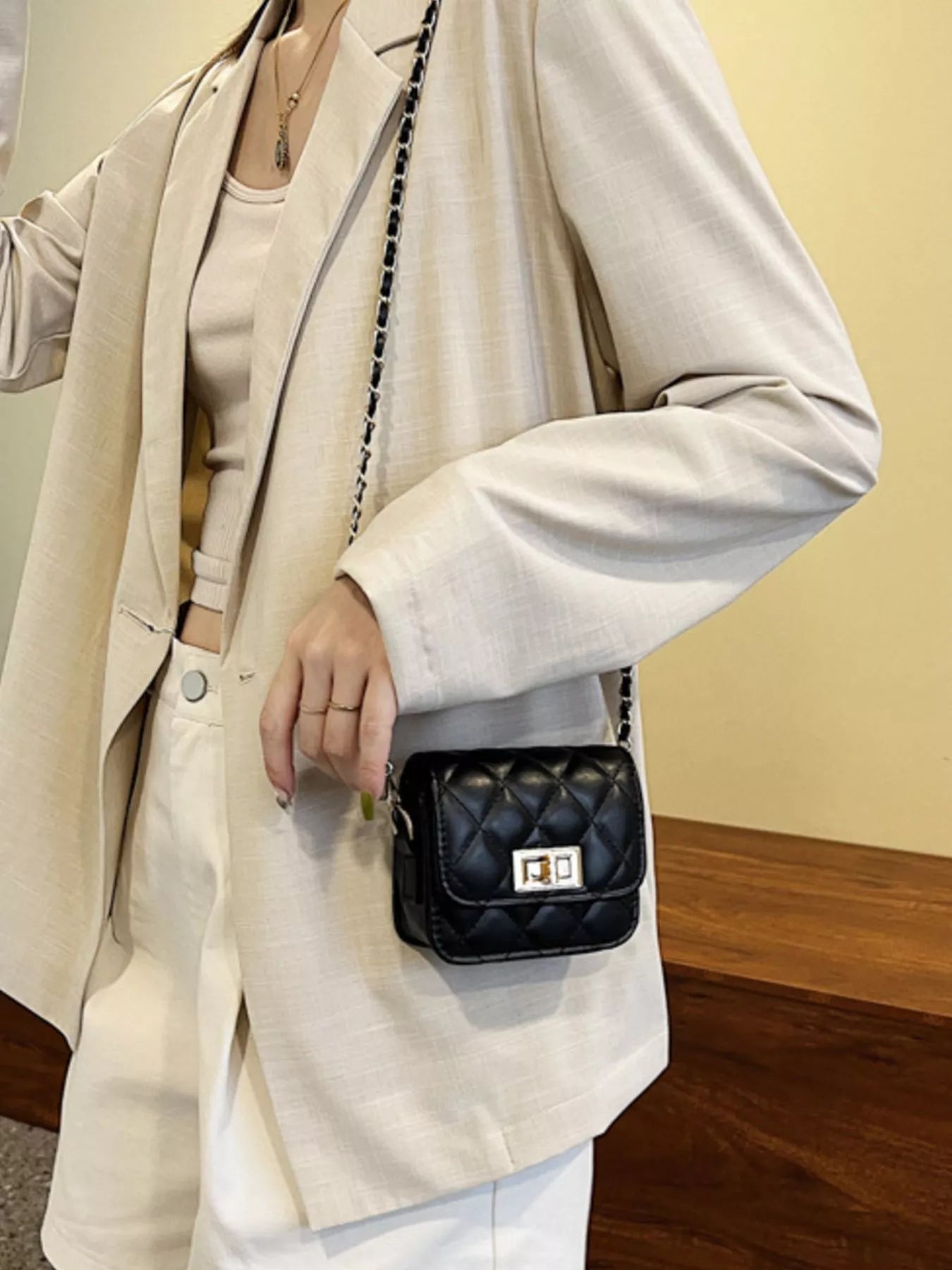 Quilted Chain Strap Crossbody Bag Black onesize OutfitFlow