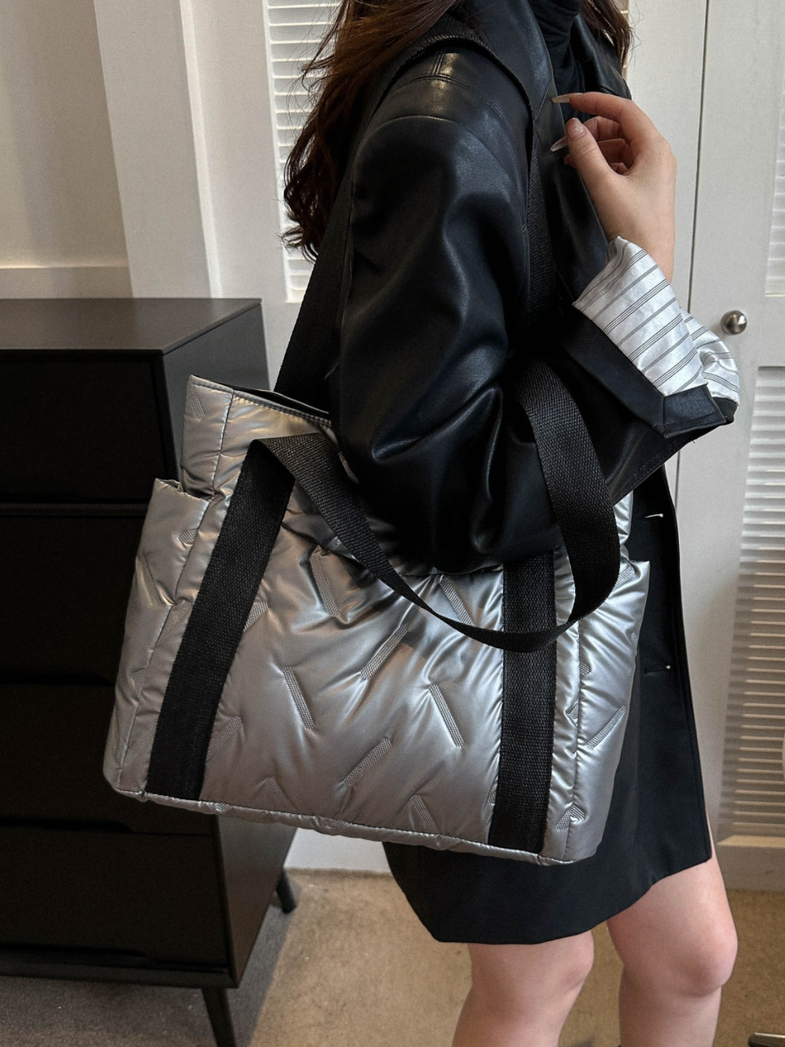 Outfit Flow - Solid Color Tote Bag with Side Pockets