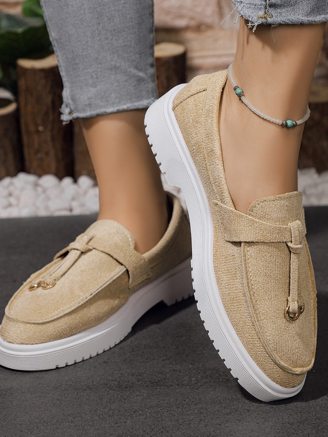 Outfit Flow - Round Toe Flat Slip-Ons