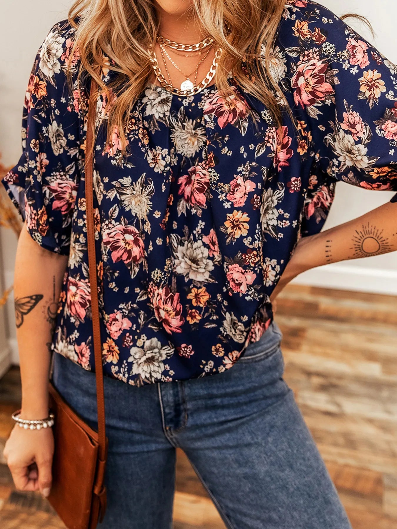 Floral Short Sleeve Scoop Neck Casual Blouse OutfitFlow