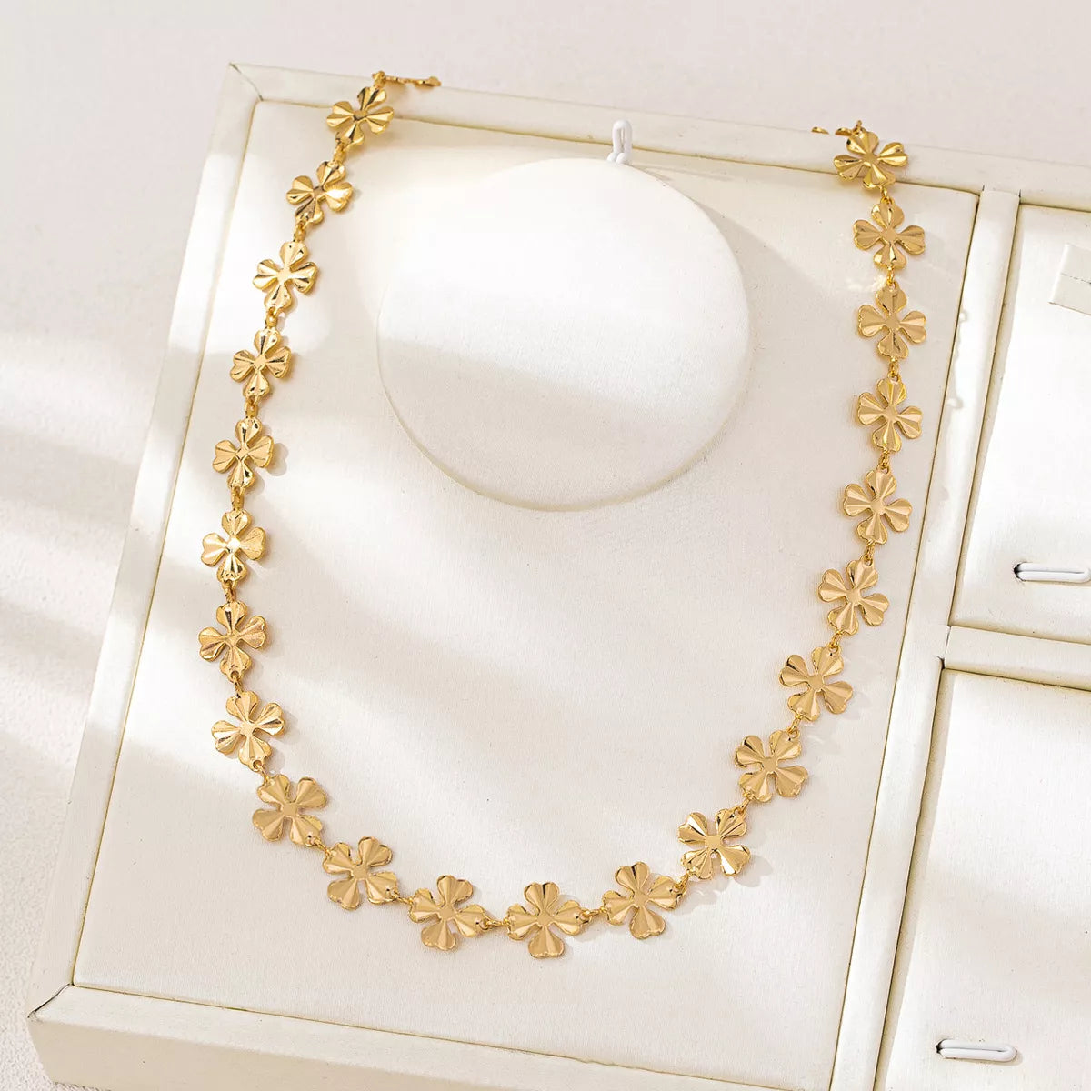 18K Gold-Plated Alloy Flower Chain Necklace OutfitFlow