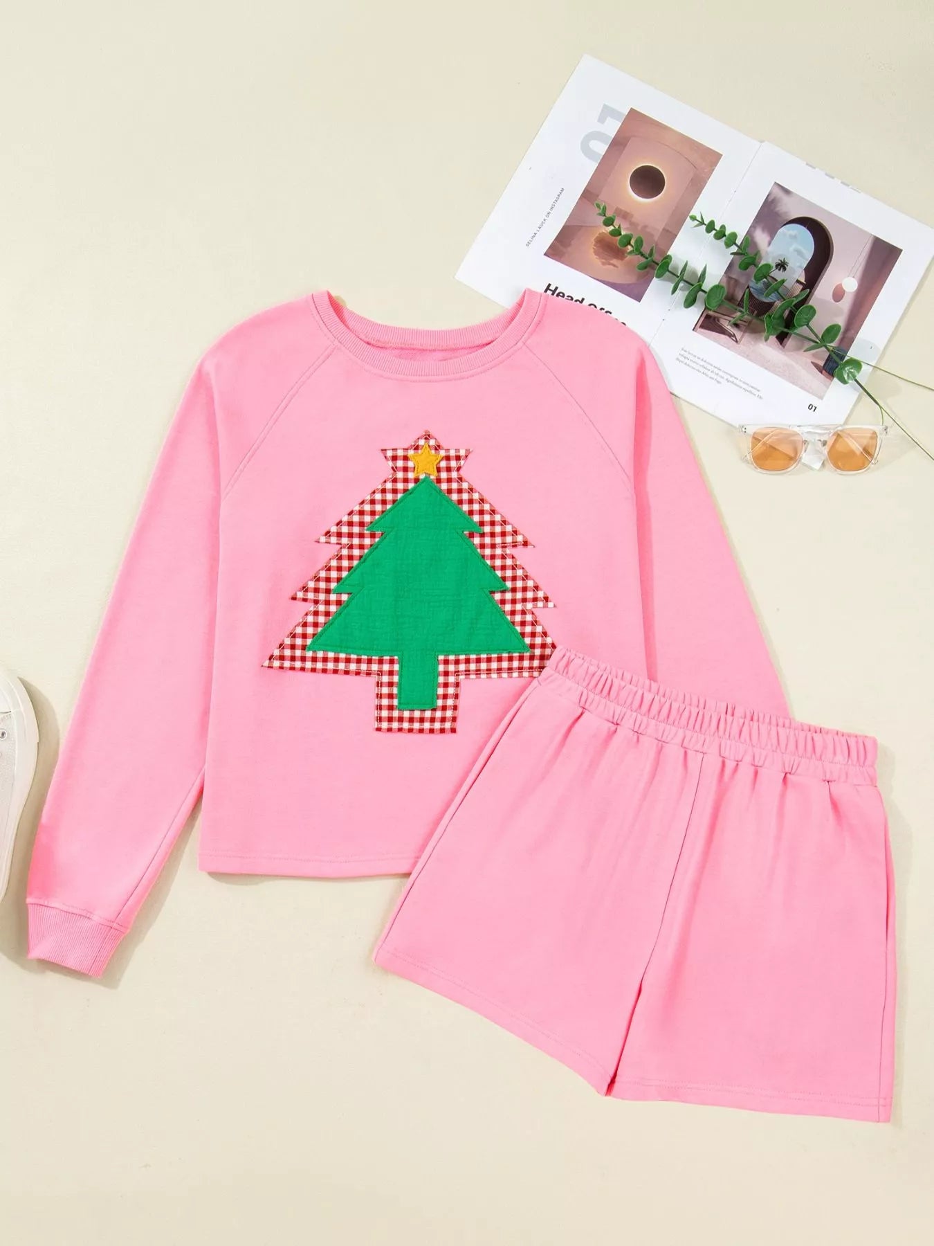 Plaid Contrasted Double Christmas Tree Patched Raglan Sleeve Pullover 2pcs Short Set OutfitFlow