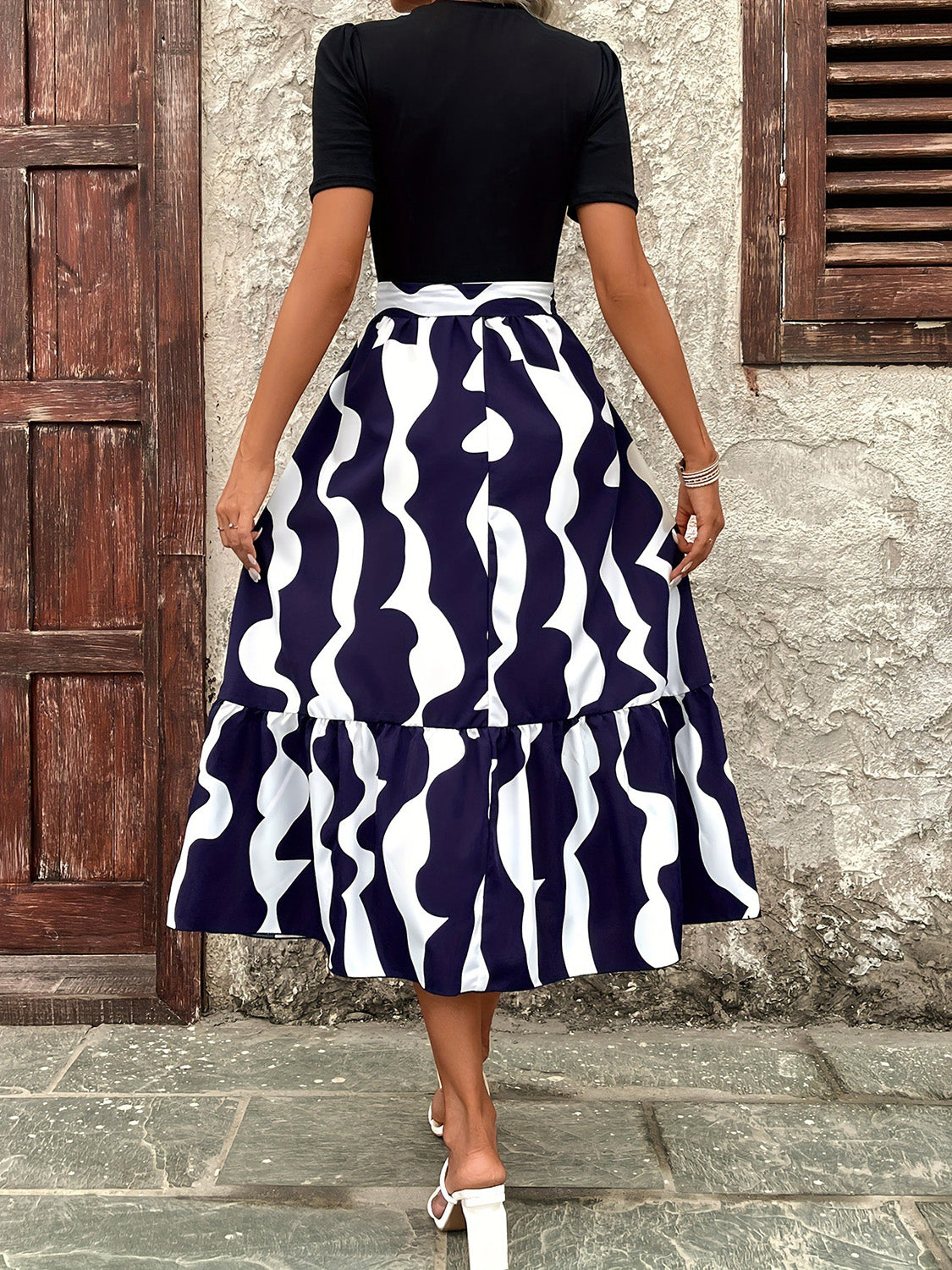 Outfit Flow - Printed Round Neck Short Sleeve Midi Dress