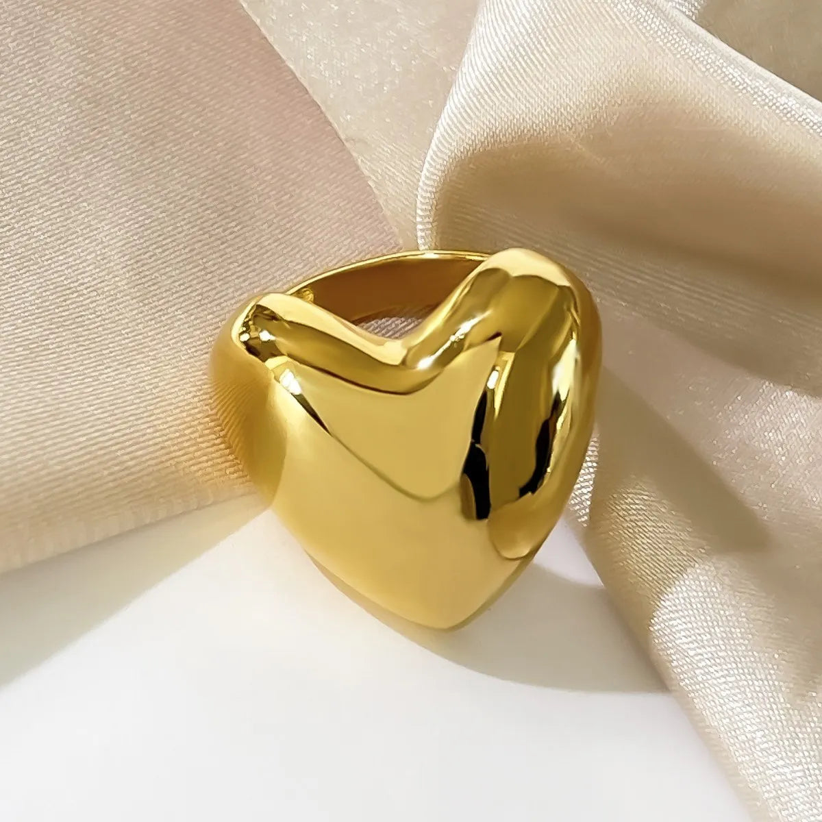 18K Gold-Plated Stainless Steel Heart Ring OutfitFlow