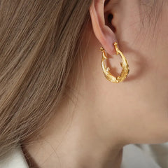 Gold Horseshoe Jewelry Set with Necklace and Earrings OutfitFlow