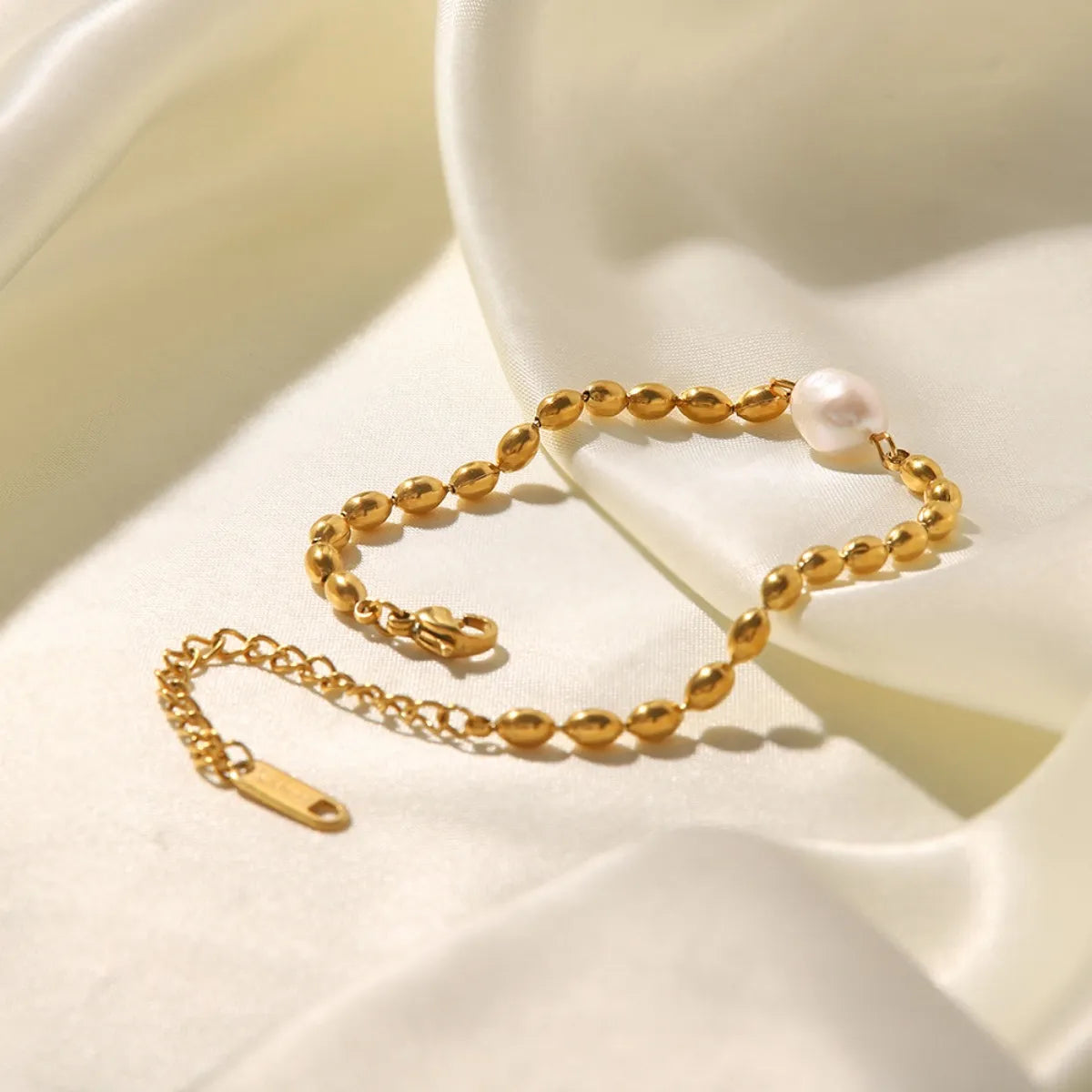 Pearl and Gold Chain Jewelry Set with Necklace and Bracelet OutfitFlow