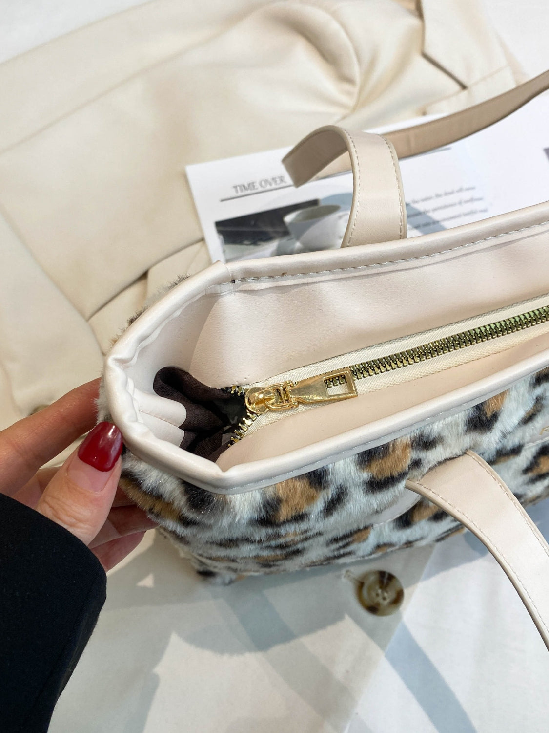 Outfit Flow - Leopard Faux Fur Tote Bag with Coin Purse