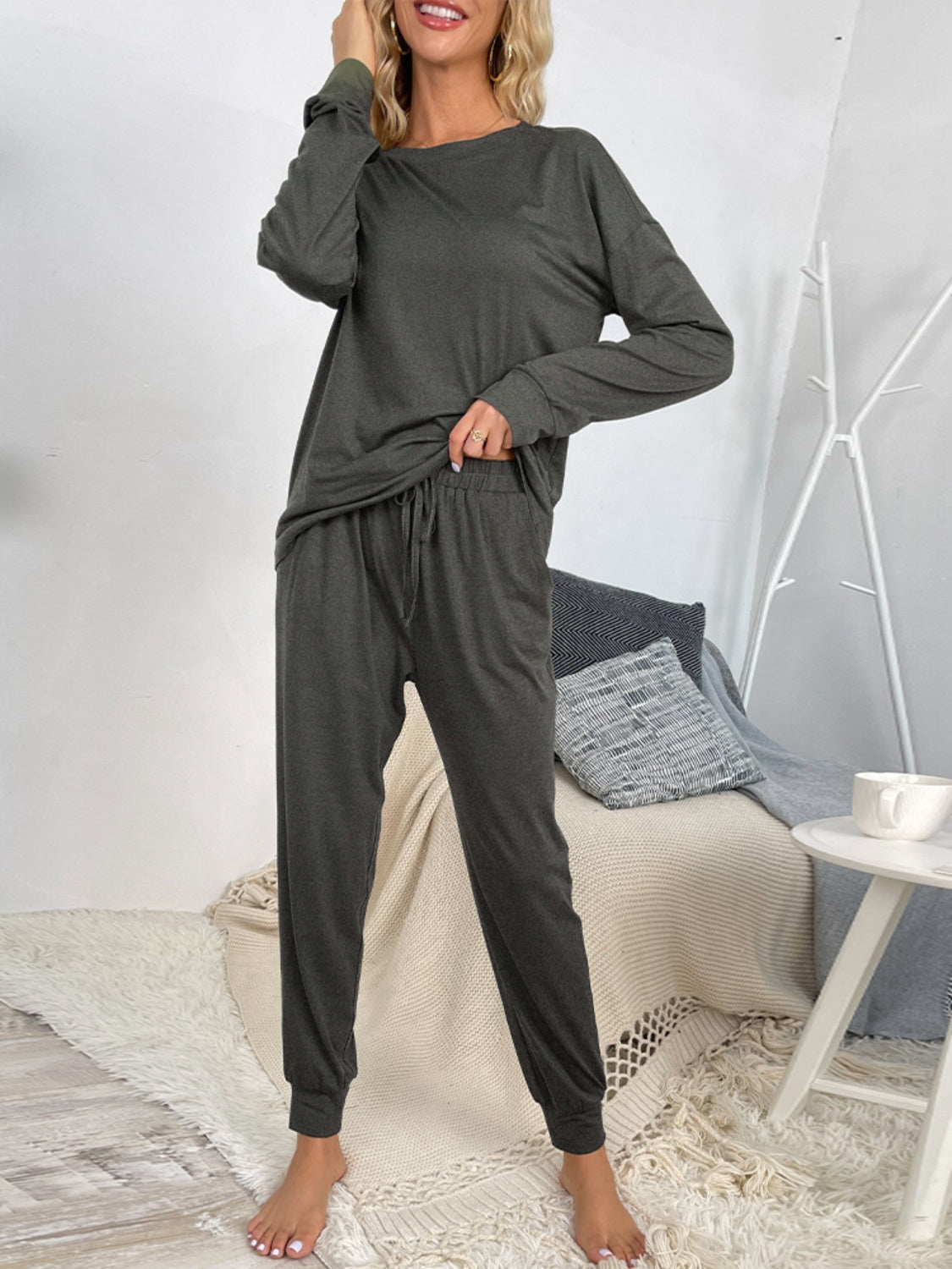 Outfit Flow - Shiny Round Neck Top and Drawstring Pants Lounge Set