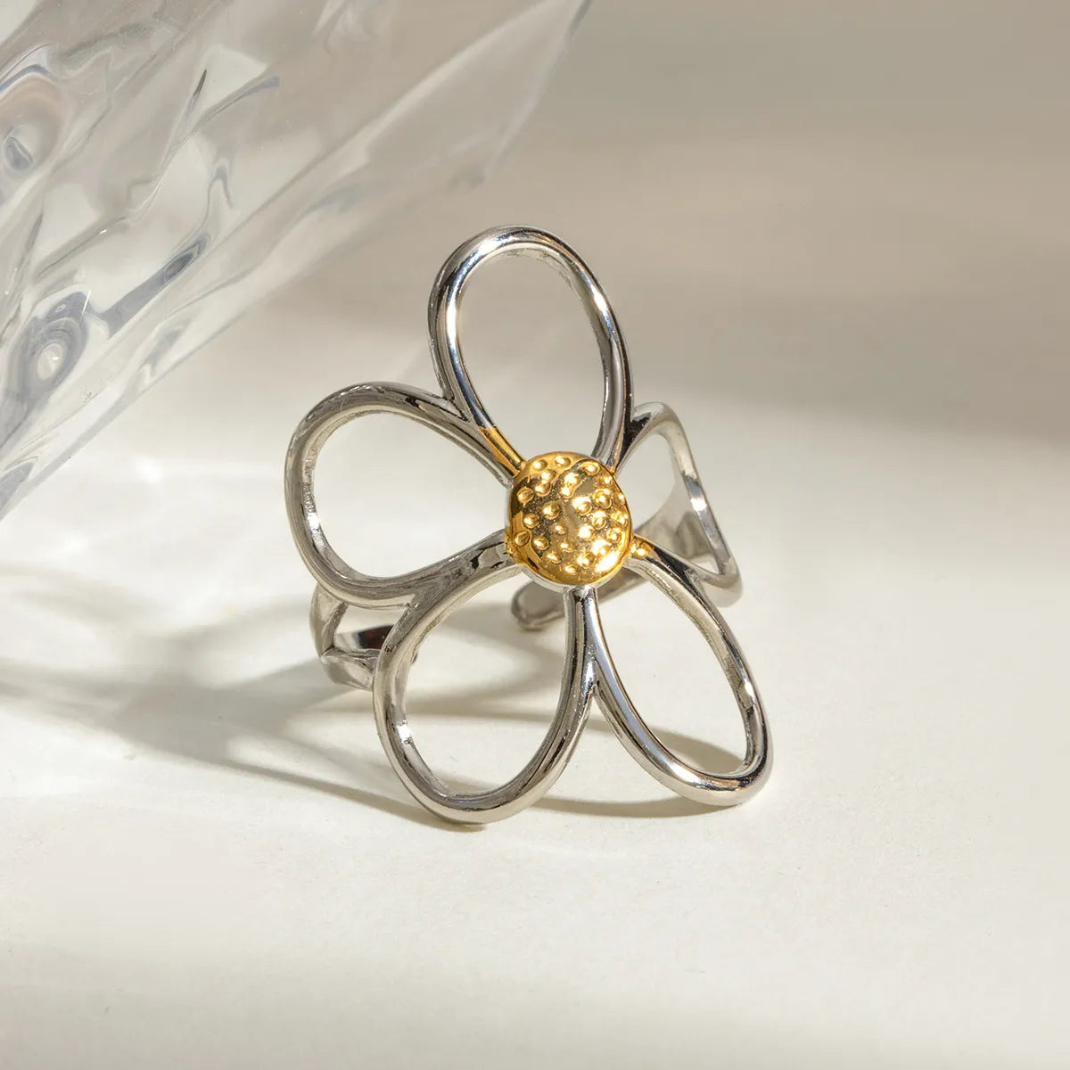 Two-Tone Daisy Flower Ring OutfitFlow