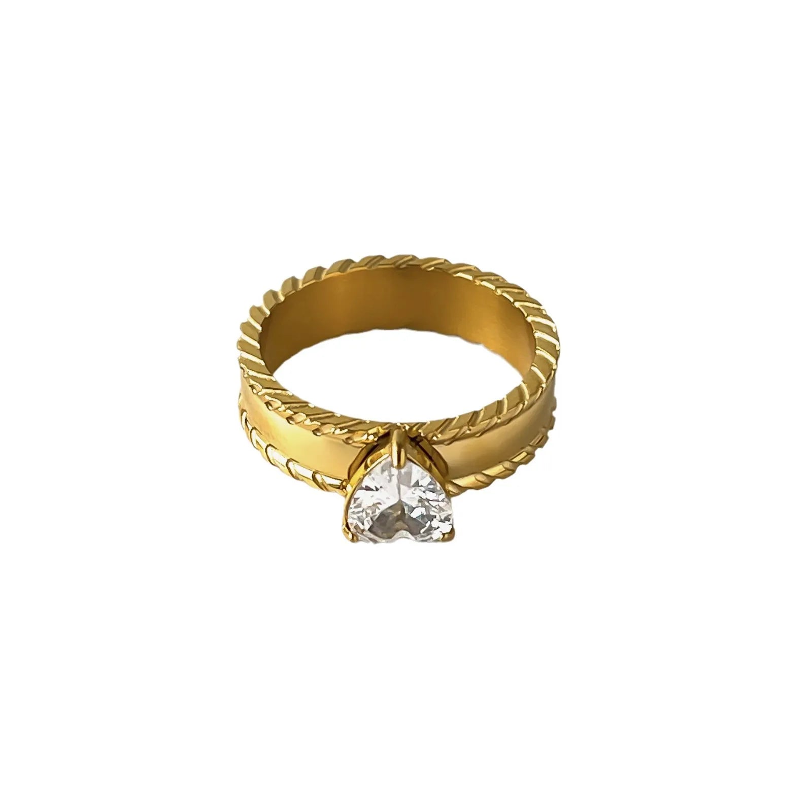 18K Gold-Plated Heart Zircon Ring OutfitFlow