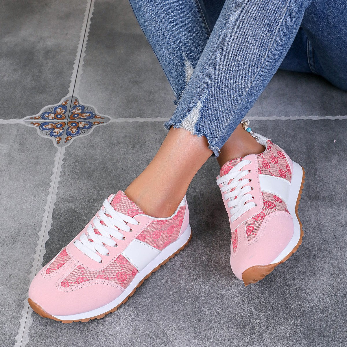 Outfit Flow - Contrast Round Toe Flat Sneakers