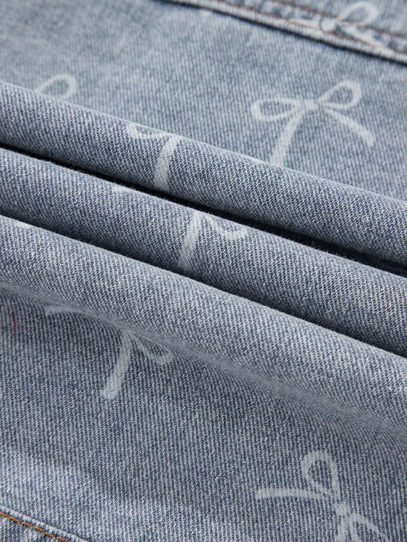 Bow Knot Print Light Wash Raw Hem Denim Jacket OutfitFlow