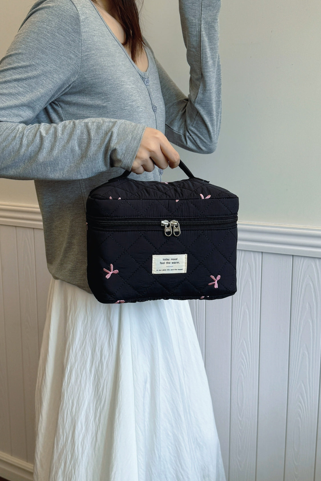 Outfit Flow - Bow Embroidered Quilted Storage Bag with Zip