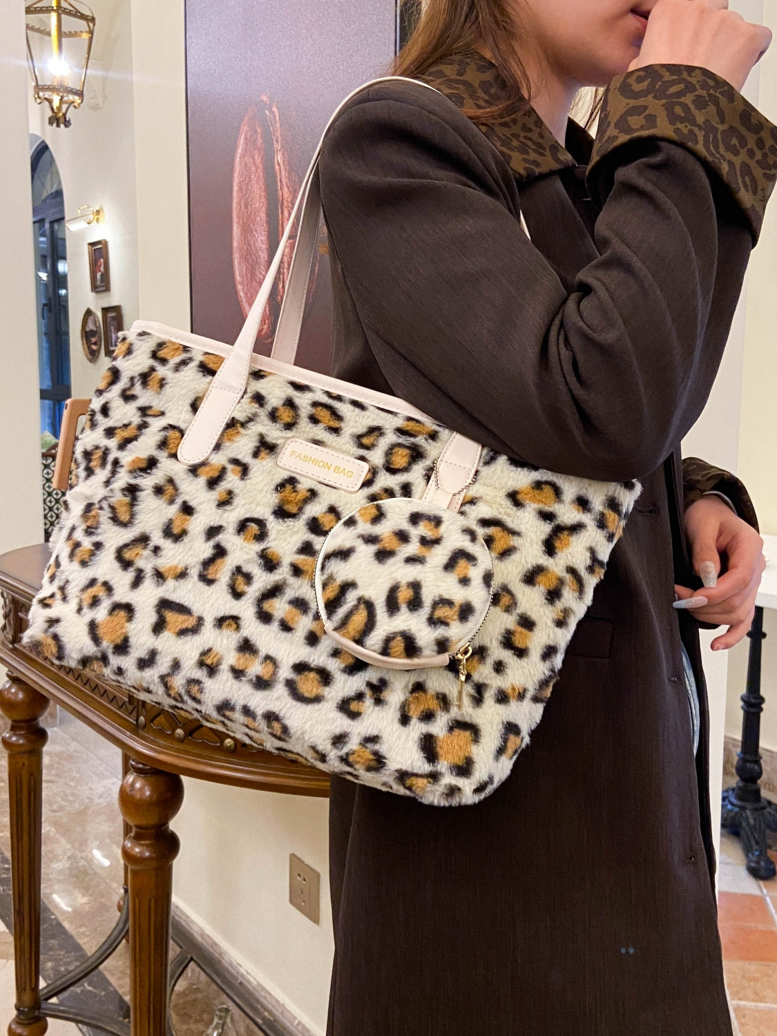 Outfit Flow - Leopard Faux Fur Tote Bag with Coin Purse