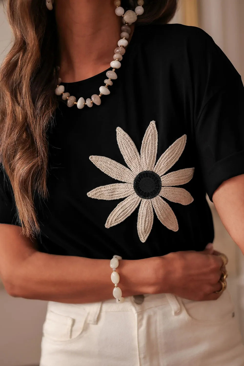 Casual Daisy Patch Round Neck T-Shirt OutfitFlow