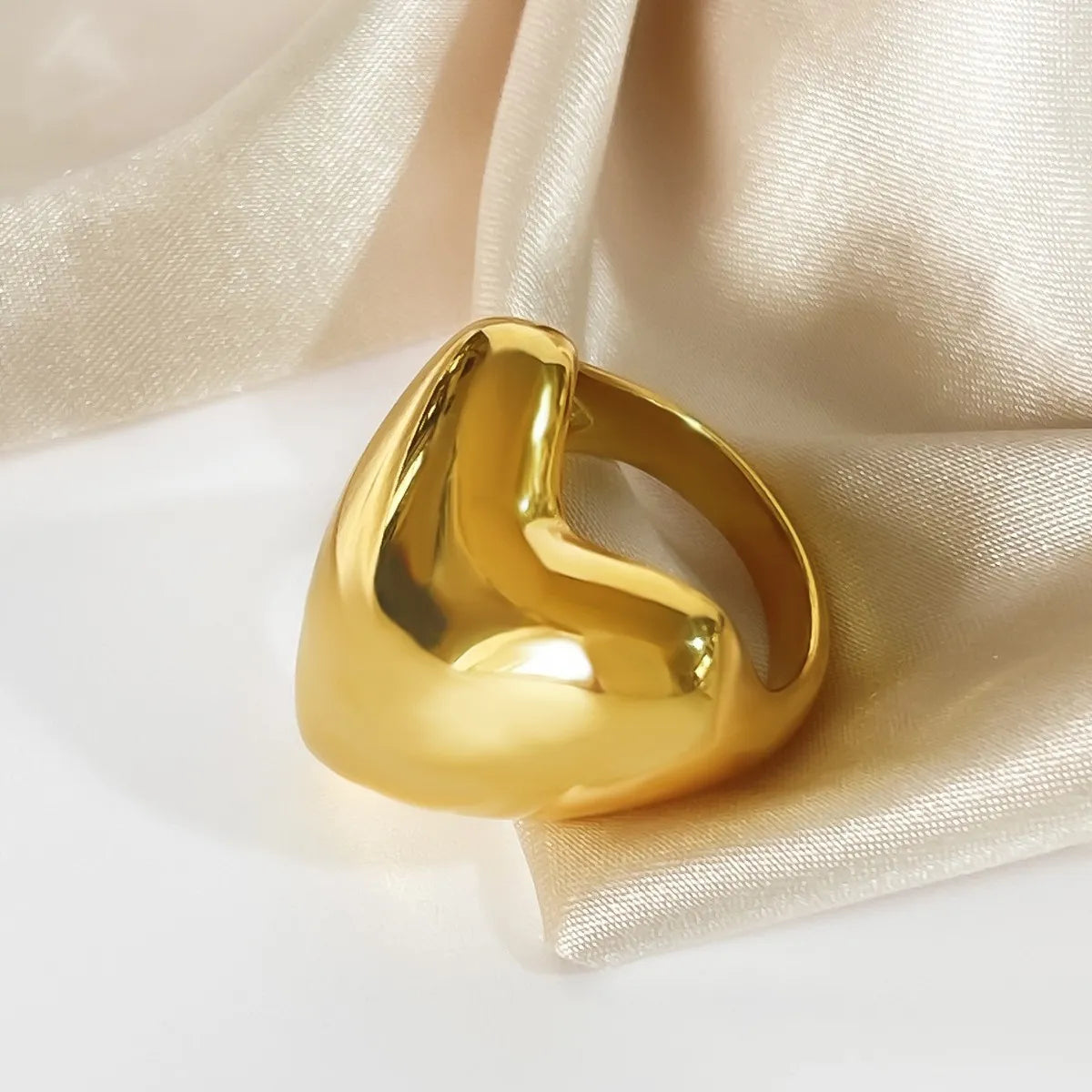 18K Gold-Plated Stainless Steel Heart Ring OutfitFlow