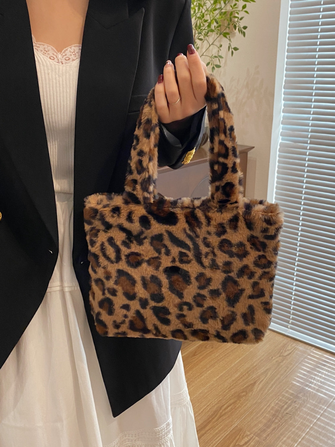 Outfit Flow - Leopard Fluff Handbag with Zip