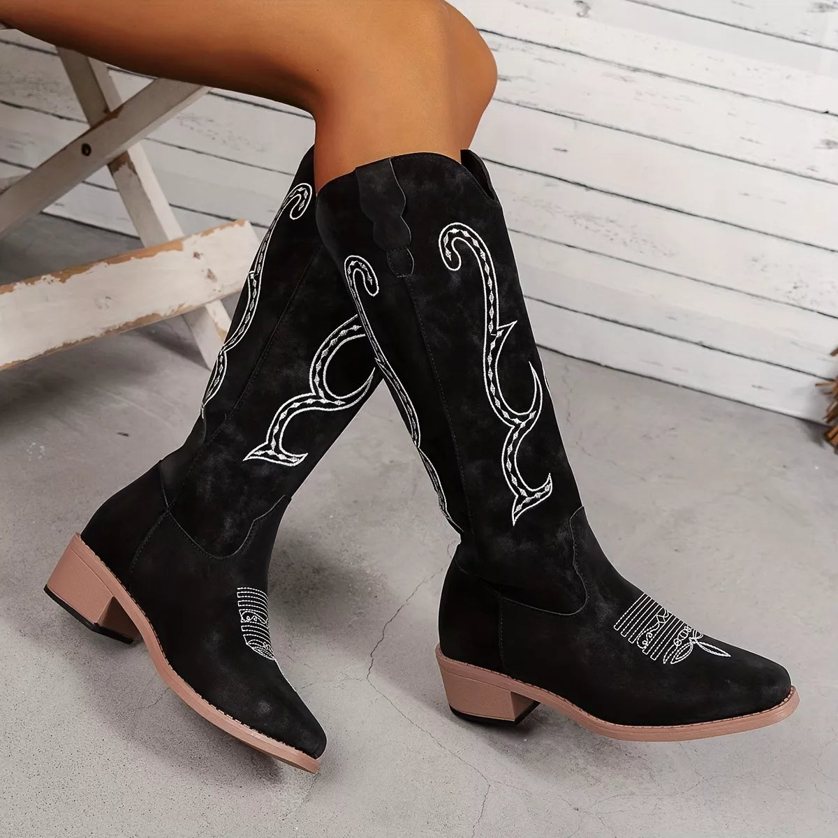 Embroidered Round Toe Block Heels Boots OutfitFlow