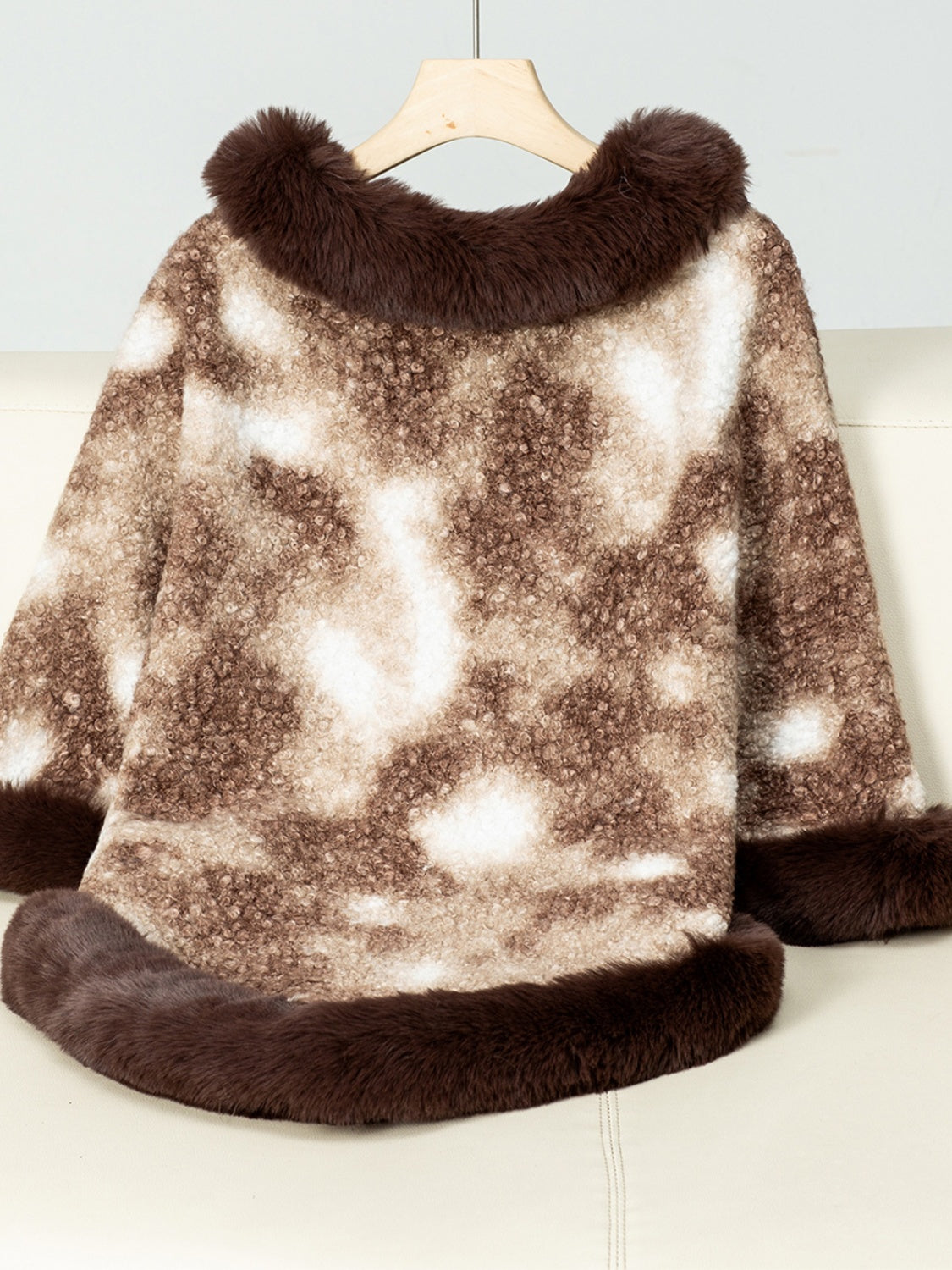 Outfit Flow - Furry Contrast Three-Quarter Poncho