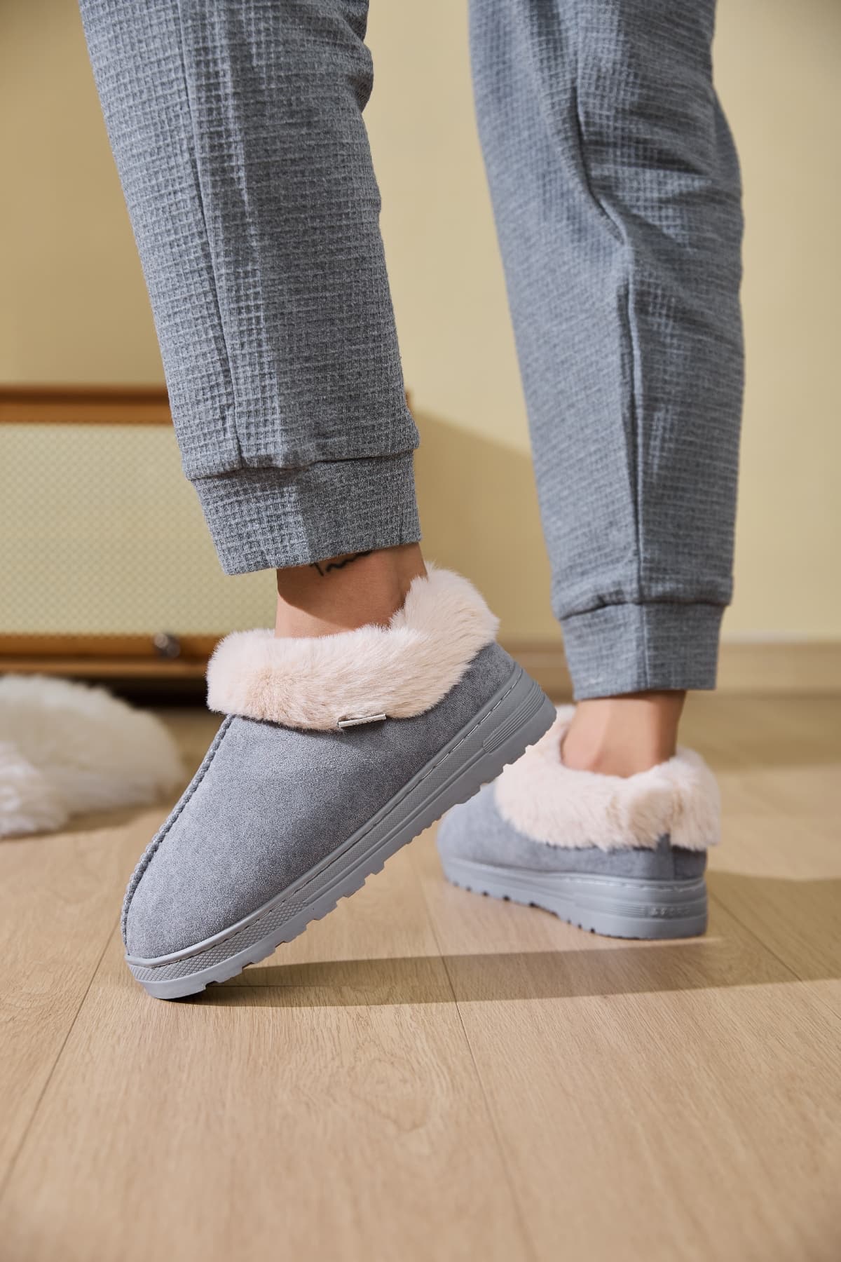 Faux Fur Round Toe Platform Slippers