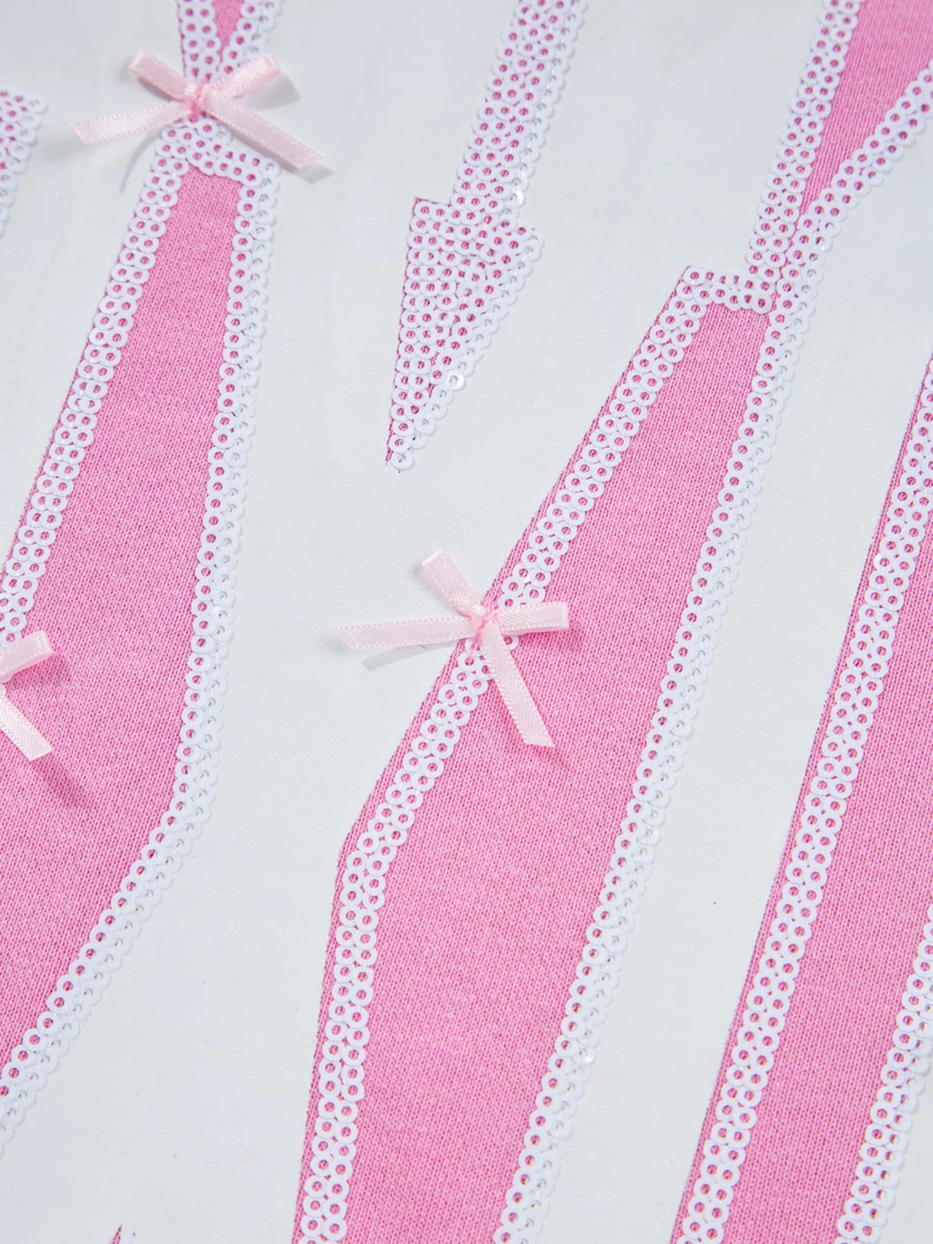 Sequin XOXO Letter Graphic Exposed Seam Baggy Sweatshirt OutfitFlow