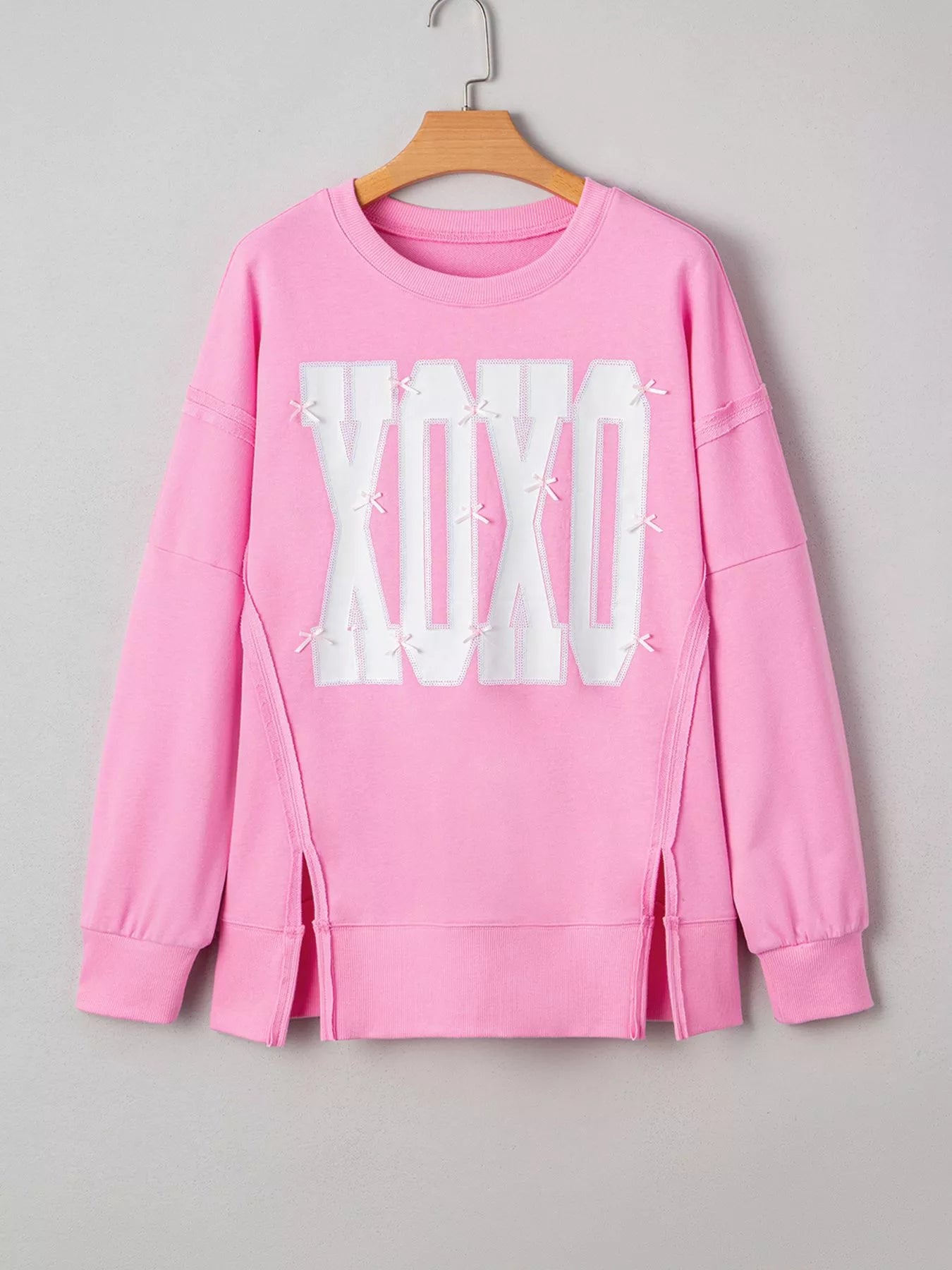 Sequin XOXO Letter Graphic Exposed Seam Baggy Sweatshirt OutfitFlow