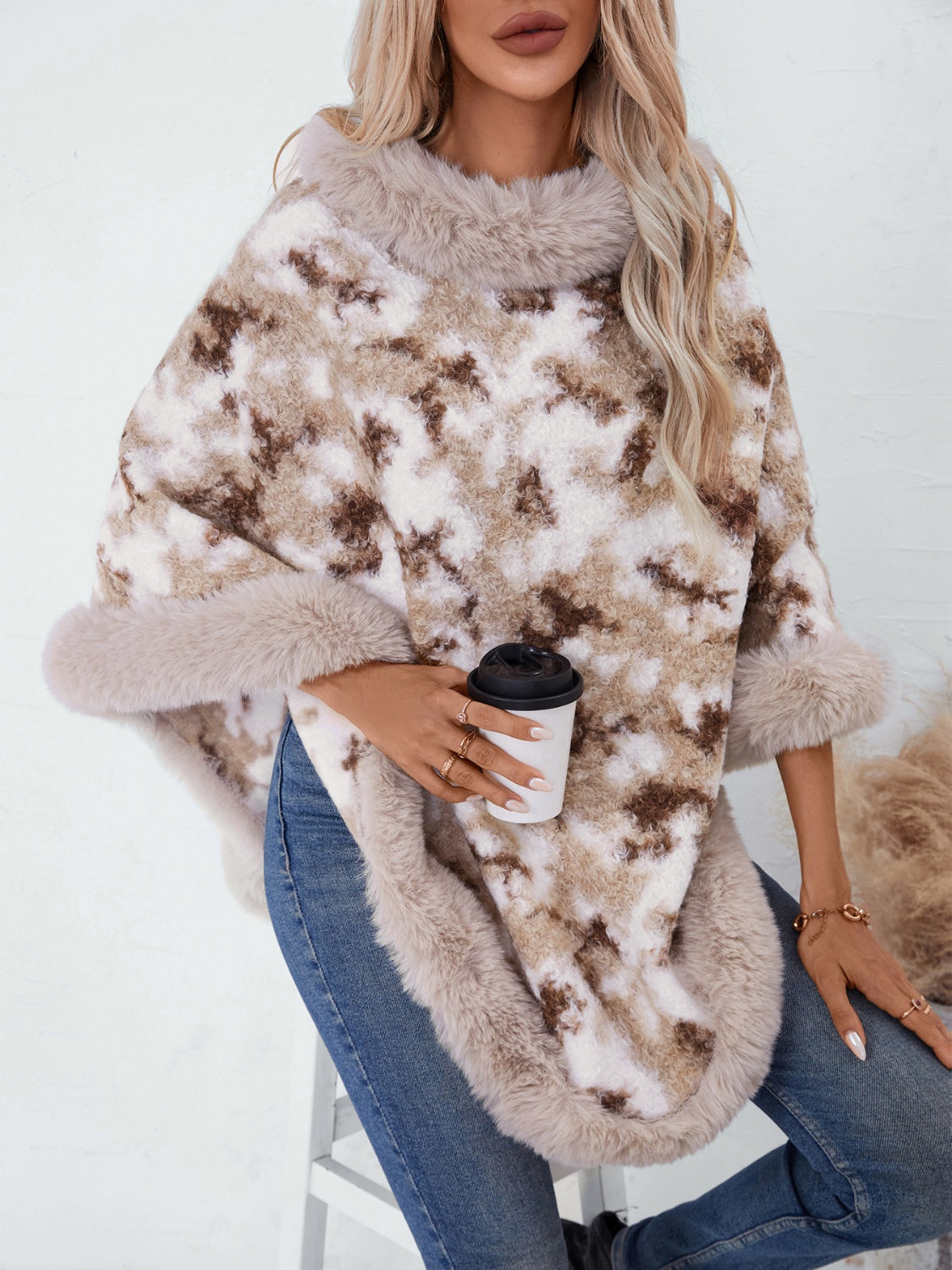 Outfit Flow - Furry Contrast Three-Quarter Poncho