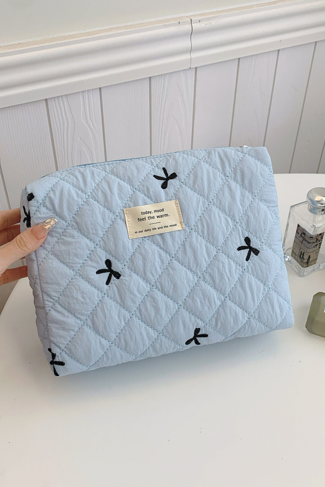 Outfit Flow - Bow Embroidered Quilted Storage Bag