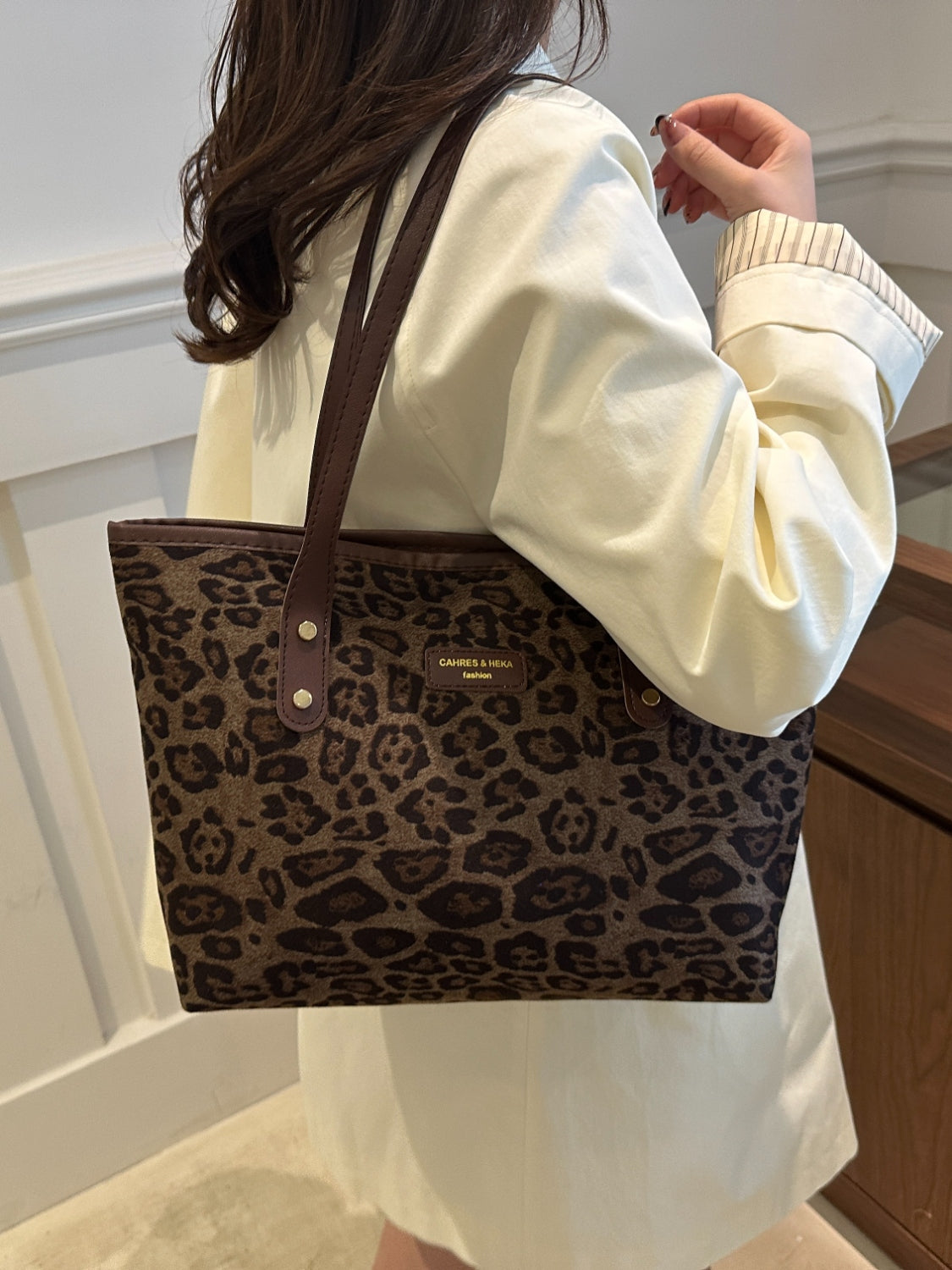 Outfit Flow - Leopard Polyester Tote Bag