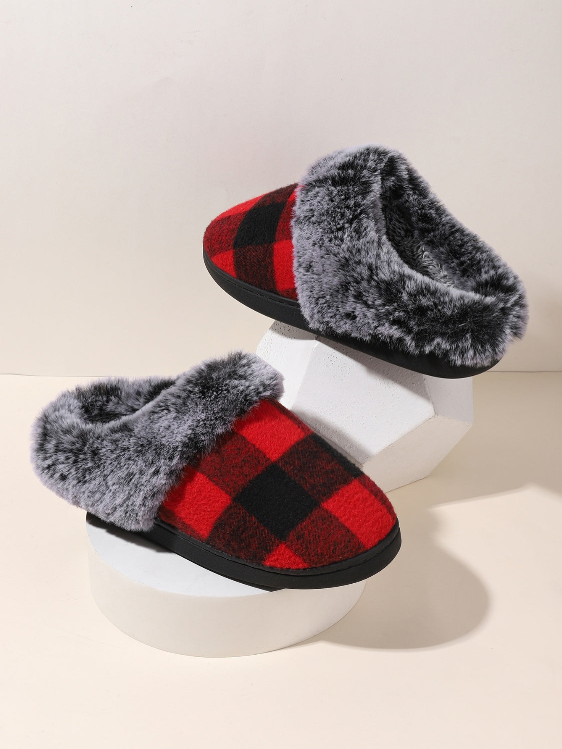 Outfit Flow - Plaid Furry Round Toe Flat Slippers