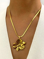 18K Gold-Plated Flower Pendant Snake Chain Necklace Gold One Size OutfitFlow