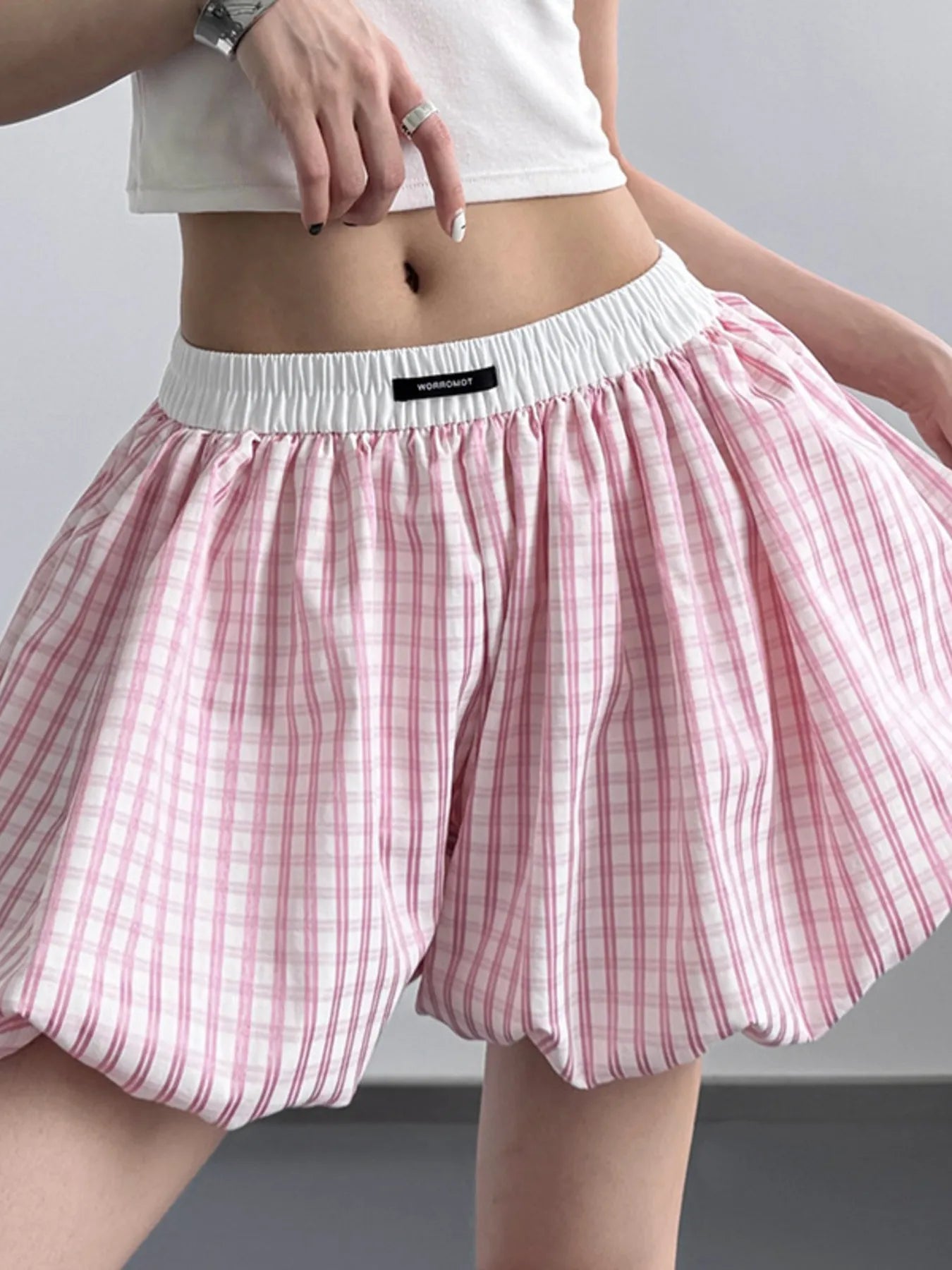 Plaid Elastic Waist Casual Shorts OutfitFlow