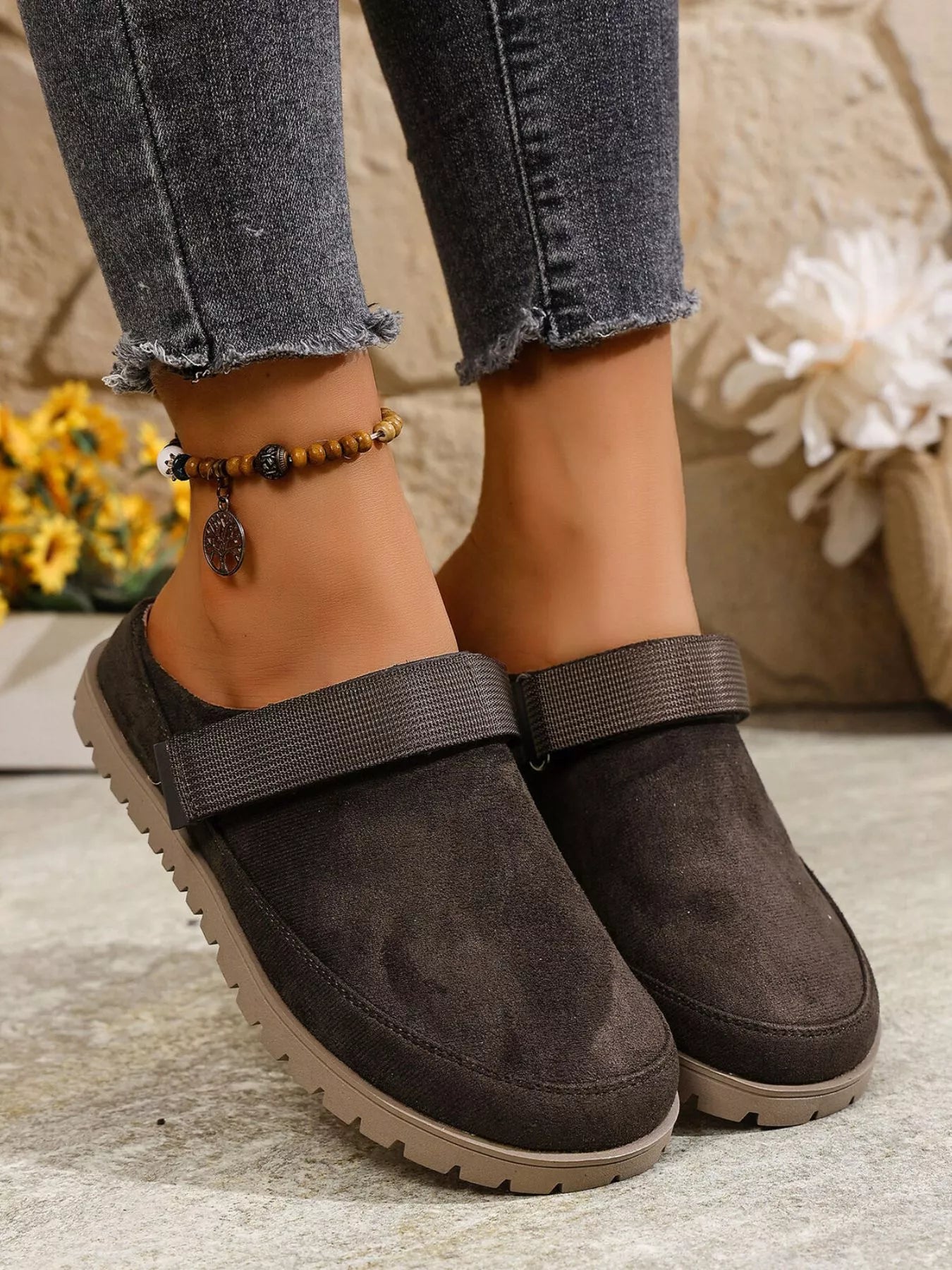 Round Toe Flats Slip-Ons OutfitFlow