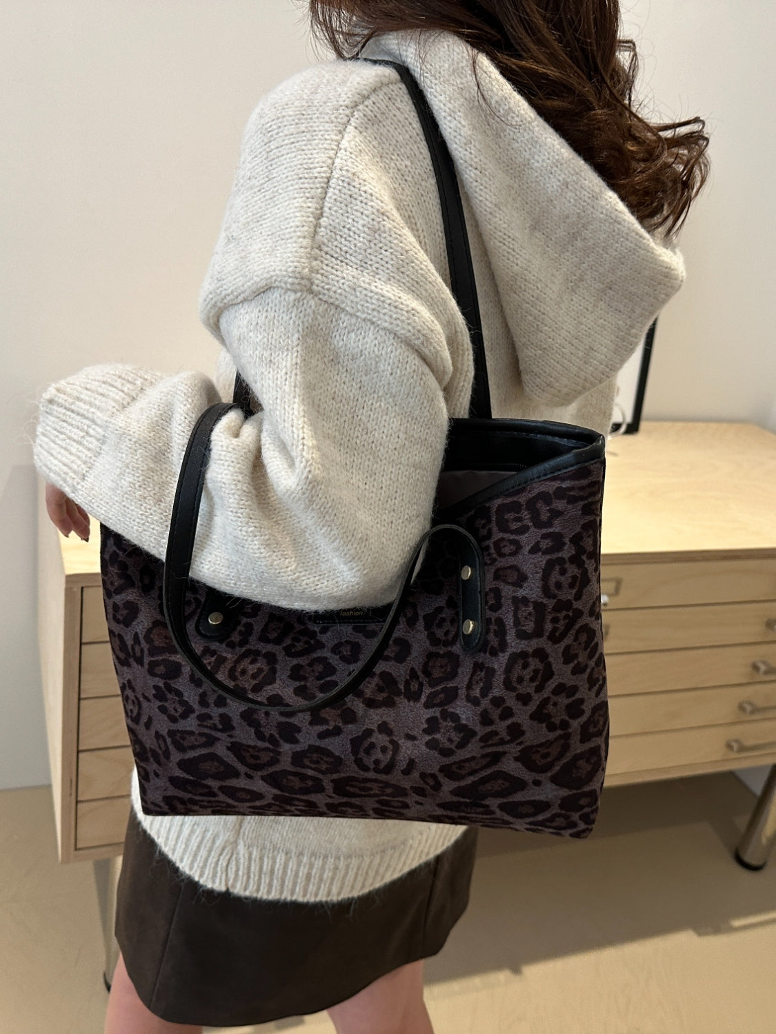 Outfit Flow - Leopard Polyester Tote Bag