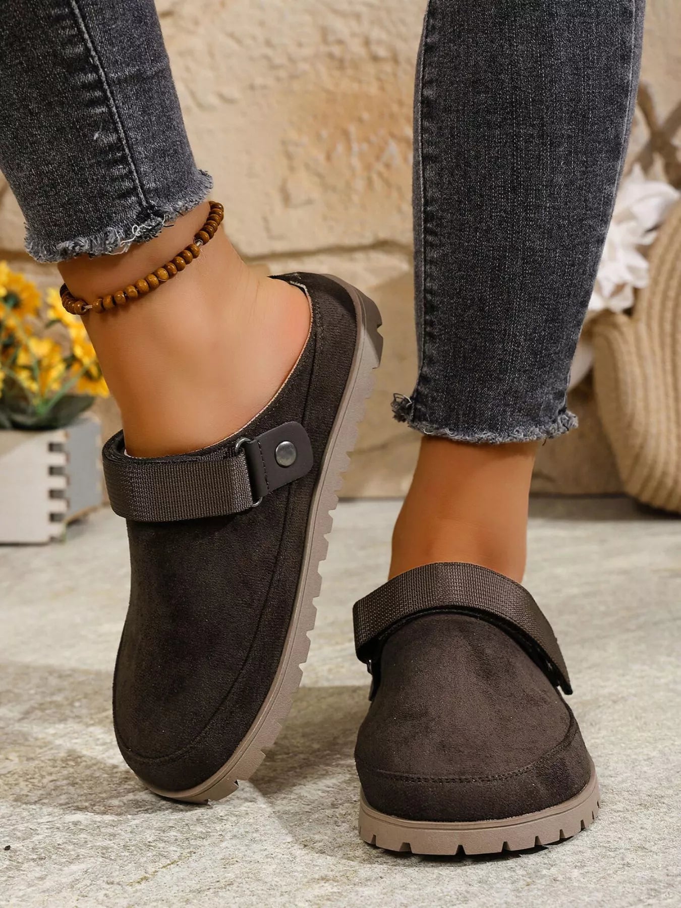 Round Toe Flats Slip-Ons OutfitFlow