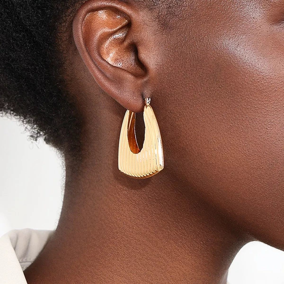 18K Gold-Plated Alloy Ribbed Triangular Hoop Earrings OutfitFlow