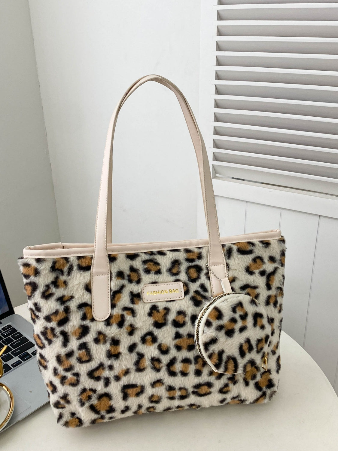 Outfit Flow - Leopard Faux Fur Tote Bag with Coin Purse