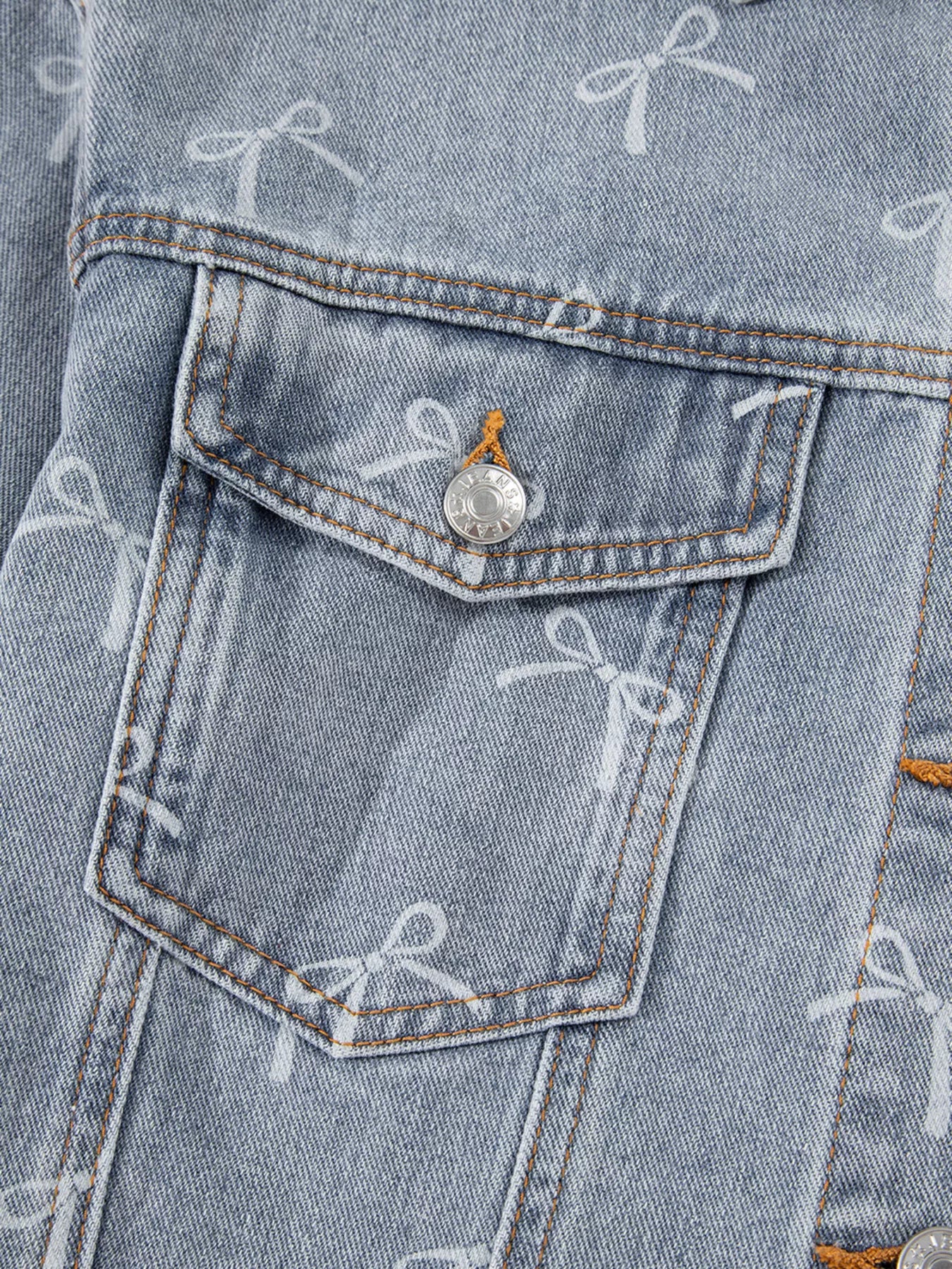 Bow Knot Print Light Wash Raw Hem Denim Jacket OutfitFlow
