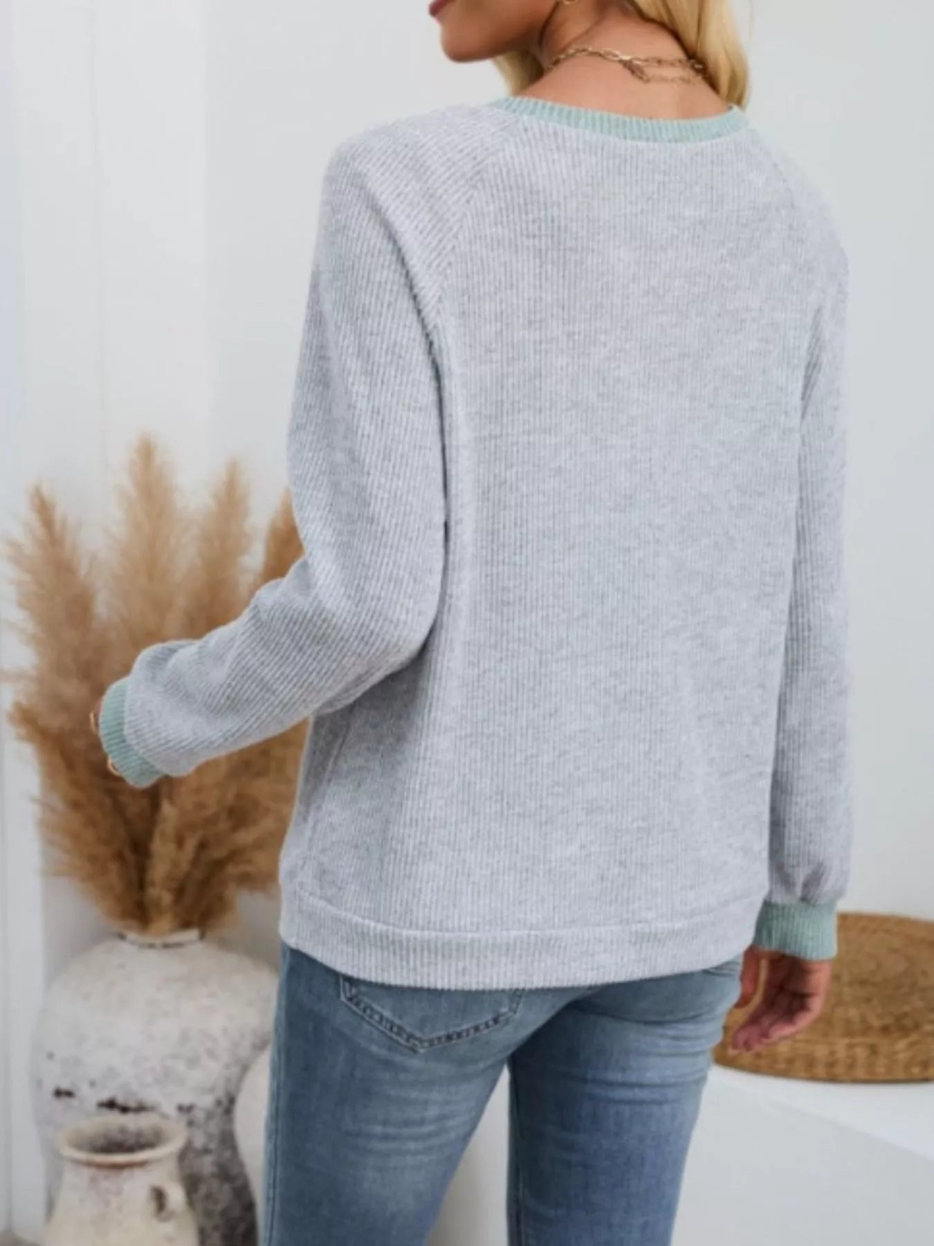 Two-Tone Raglan Sleeve T-Shirt OutfitFlow