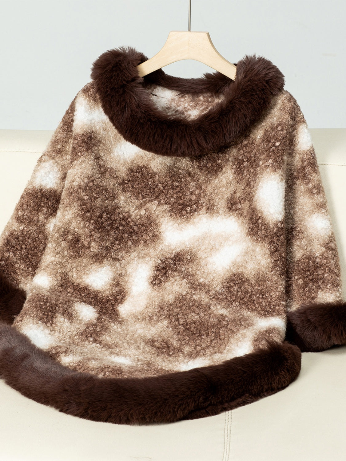 Outfit Flow - Furry Contrast Three-Quarter Poncho