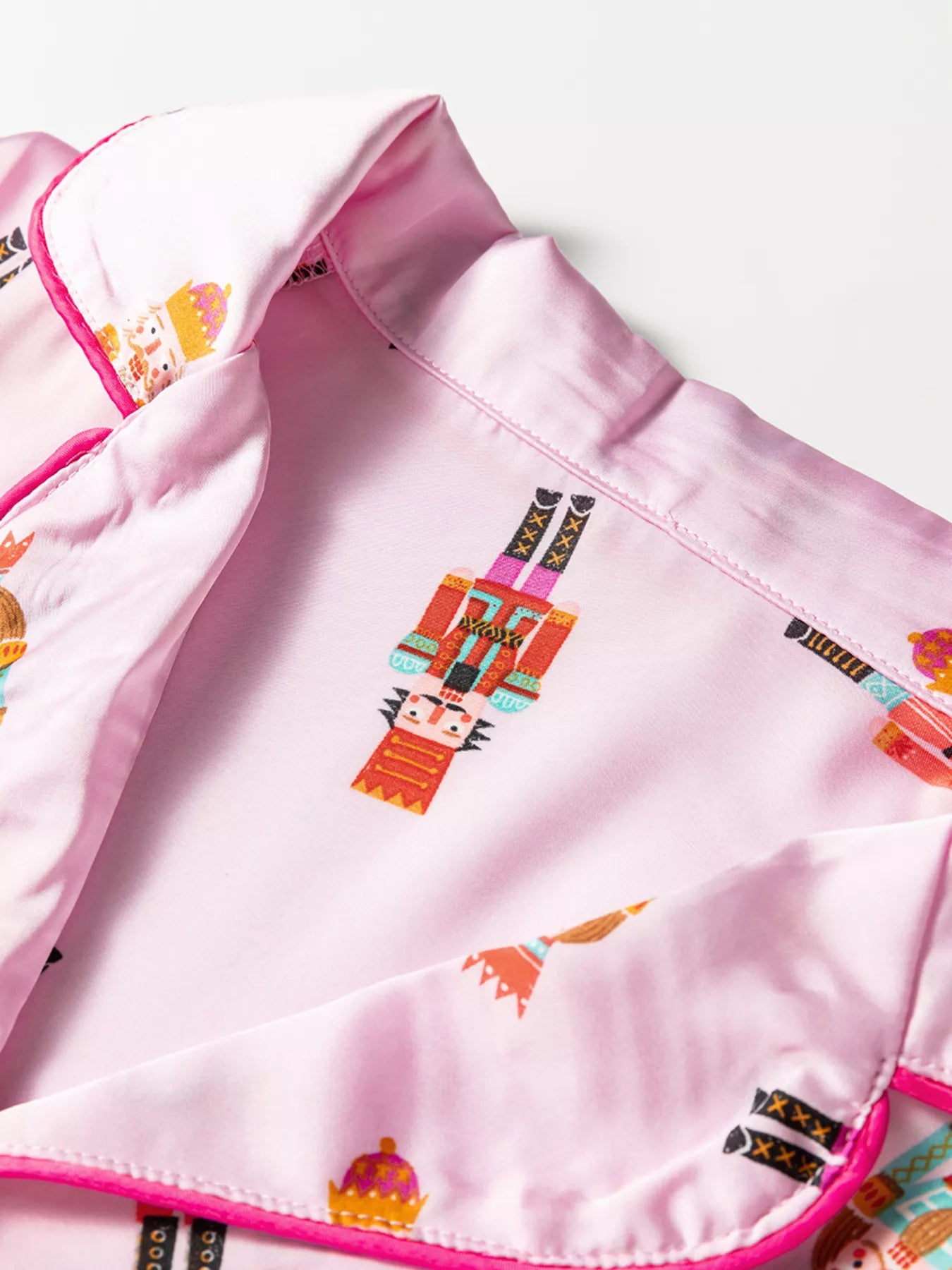 Nutcracker Print Contrast Trim Top and Shorts Pajama Set OutfitFlow