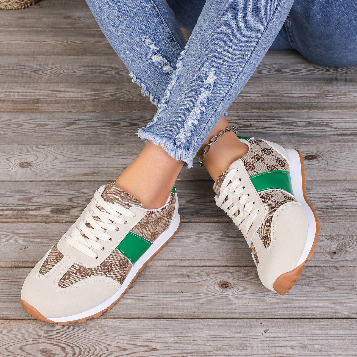 Outfit Flow - Contrast Round Toe Flat Sneakers