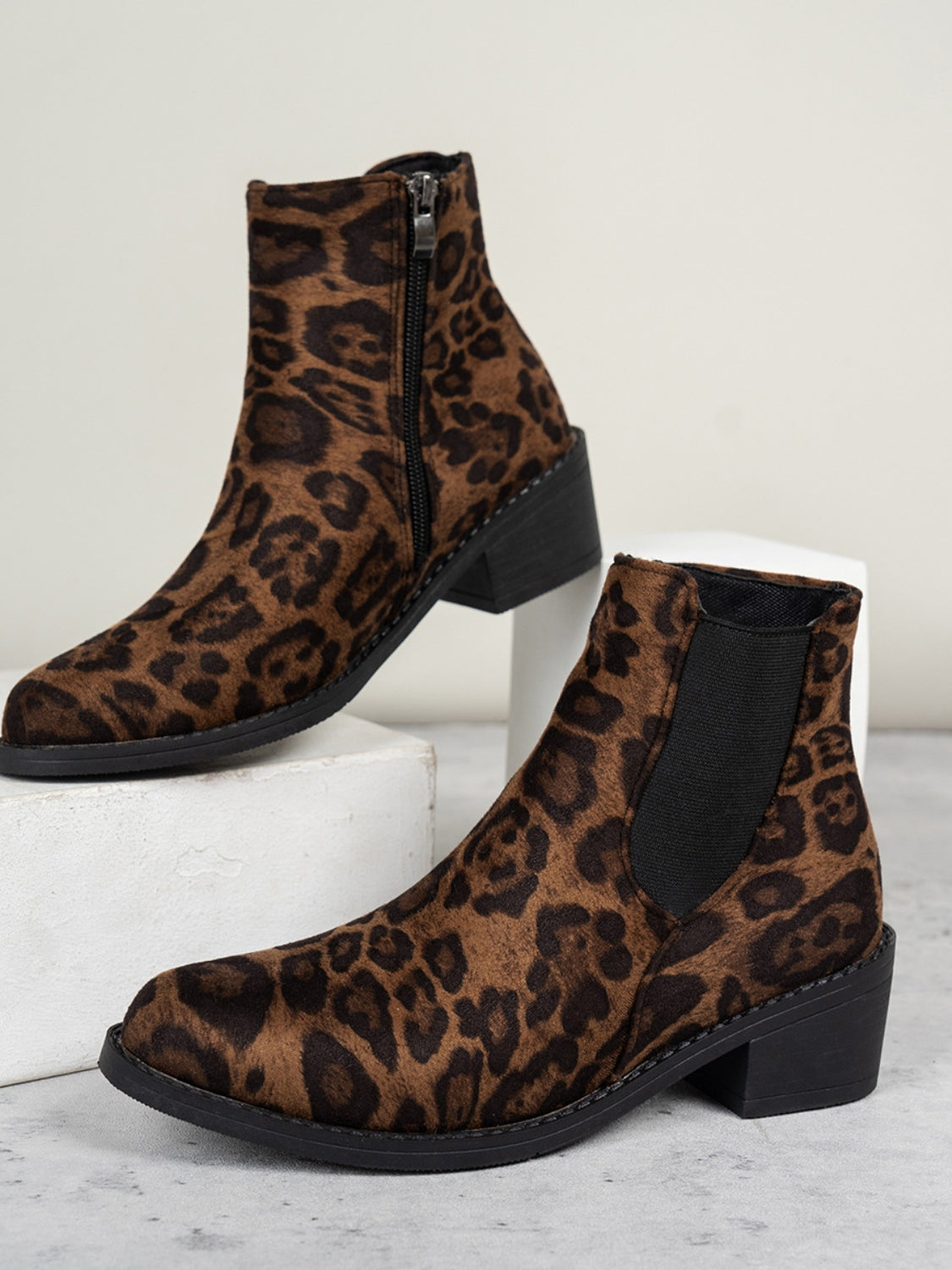 Outfit Flow - Leopard Point Toe Block Heel Boots