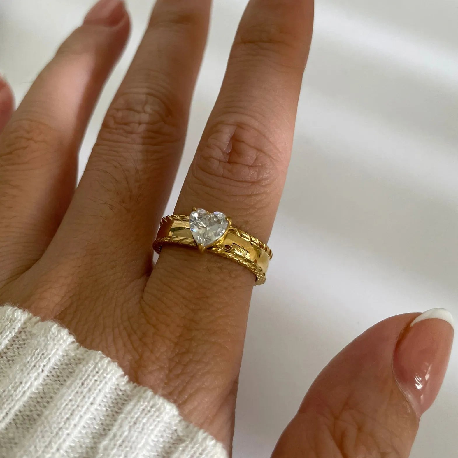 18K Gold-Plated Heart Zircon Ring OutfitFlow