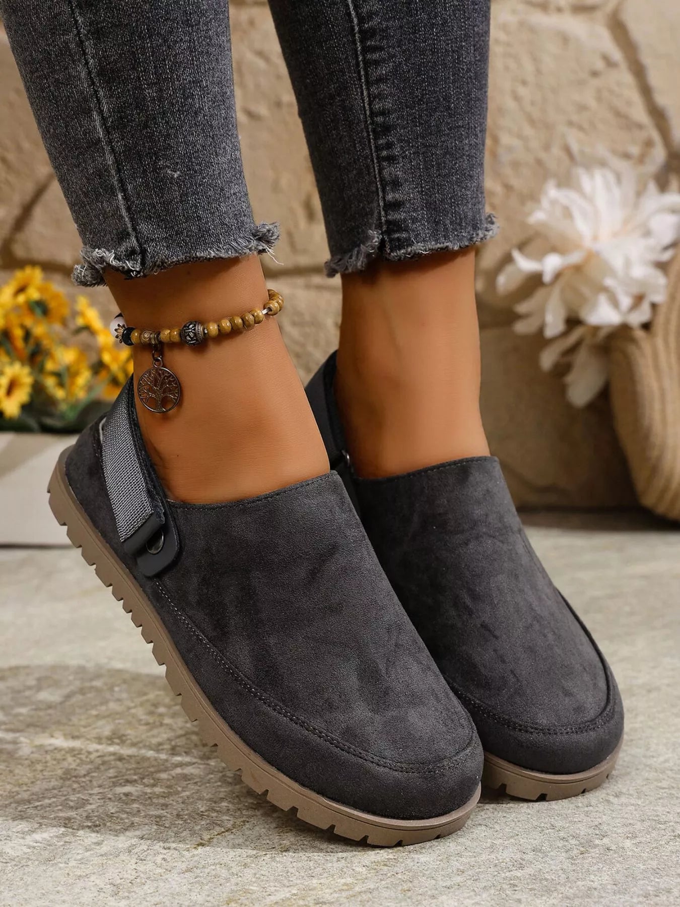 Round Toe Flats Slip-Ons OutfitFlow