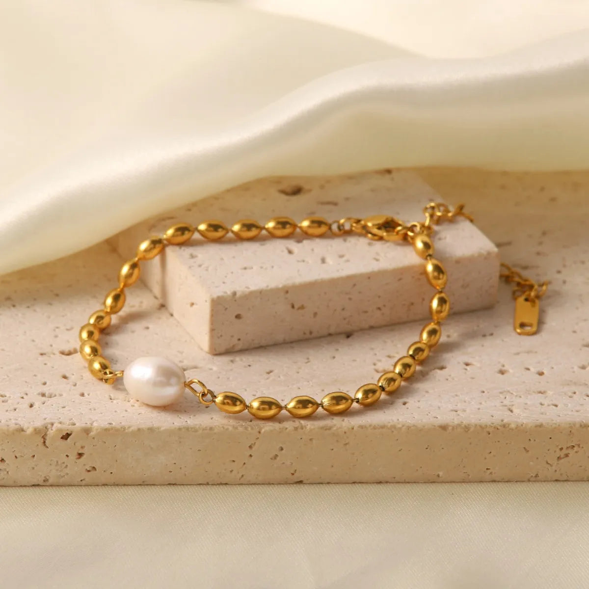 Pearl and Gold Chain Jewelry Set with Necklace and Bracelet OutfitFlow