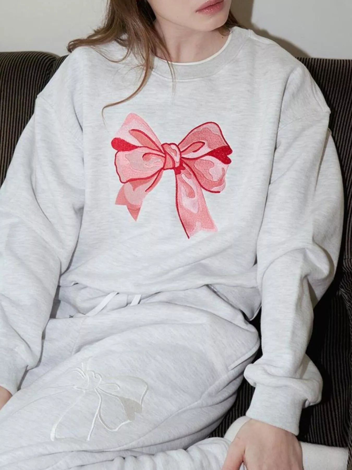 Bow Graphic Round Neck Long Sleeve Sweatshirt OutfitFlow
