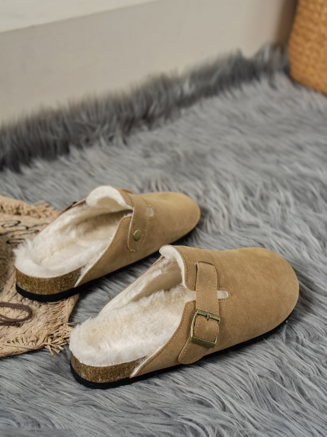 Outfit Flow - Suede Round Toe Slippers