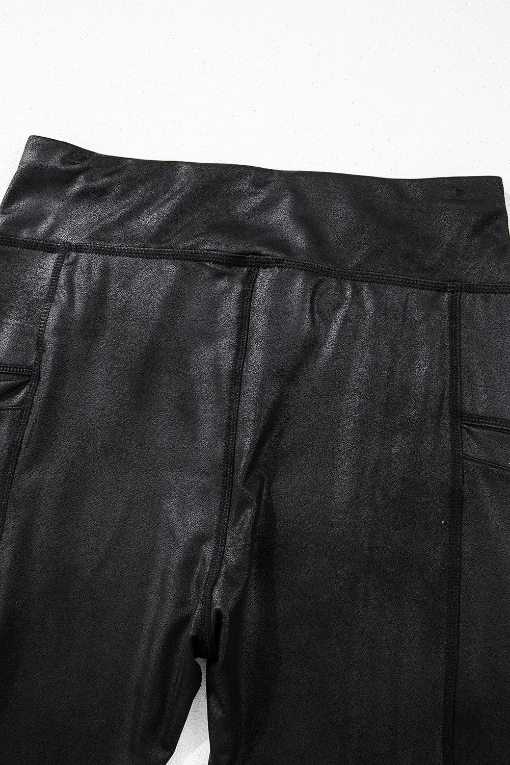 Pocketed V-Cut Waist Leggings