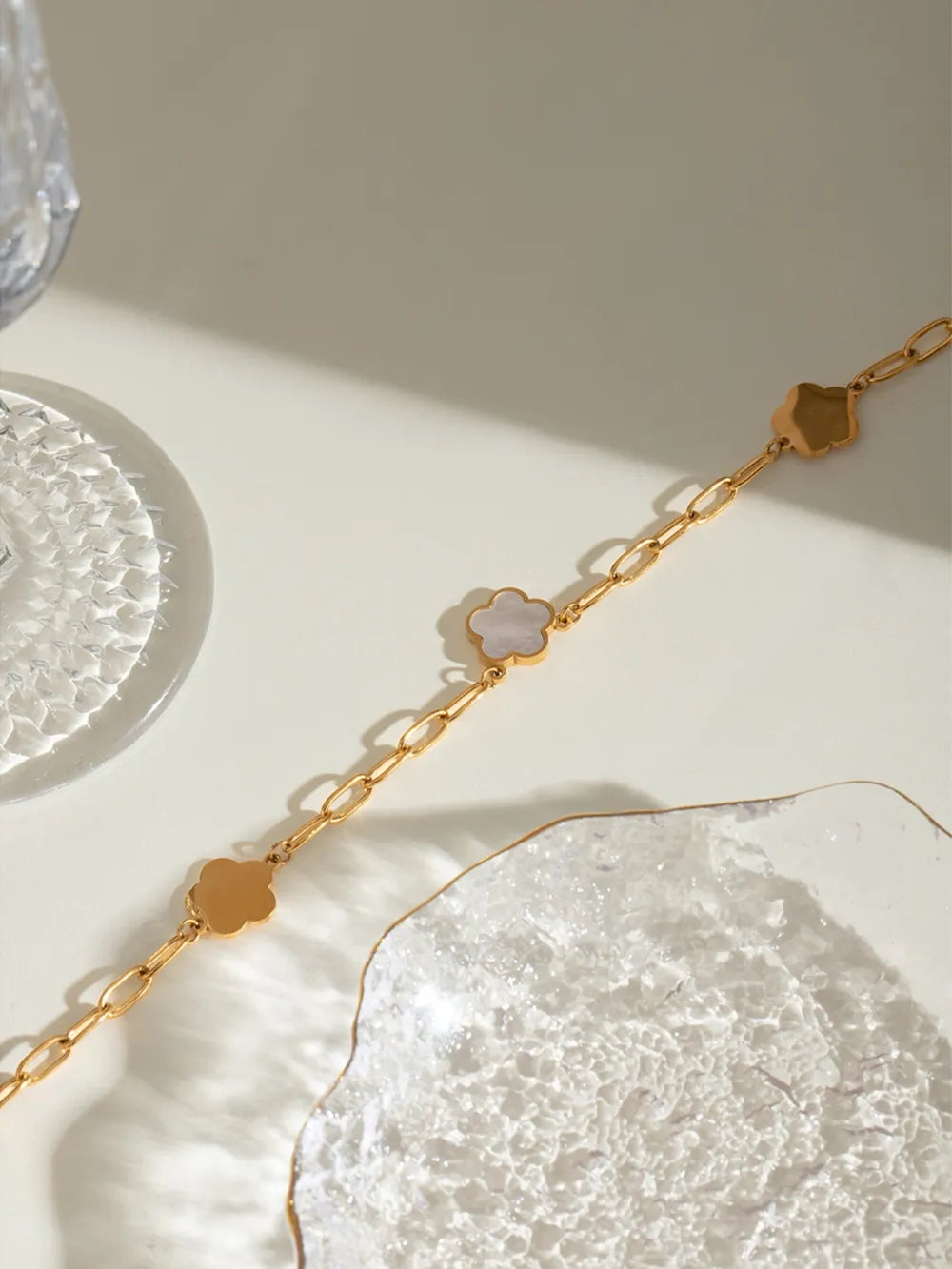 Stainless Steel White Mother-Of-Pearl Flower Necklace OutfitFlow